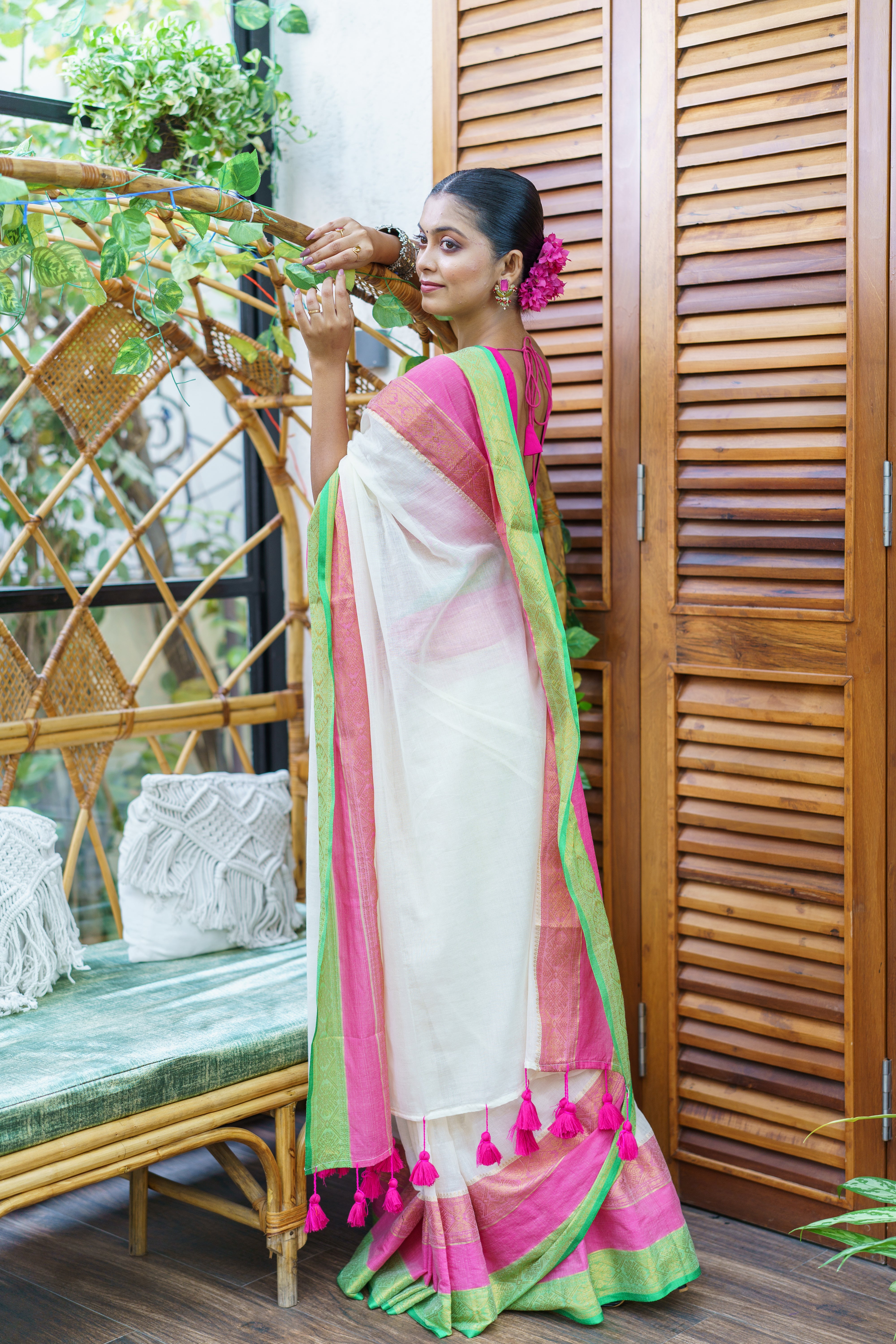 Off white jari border mulmu cotton saree with blouse piece