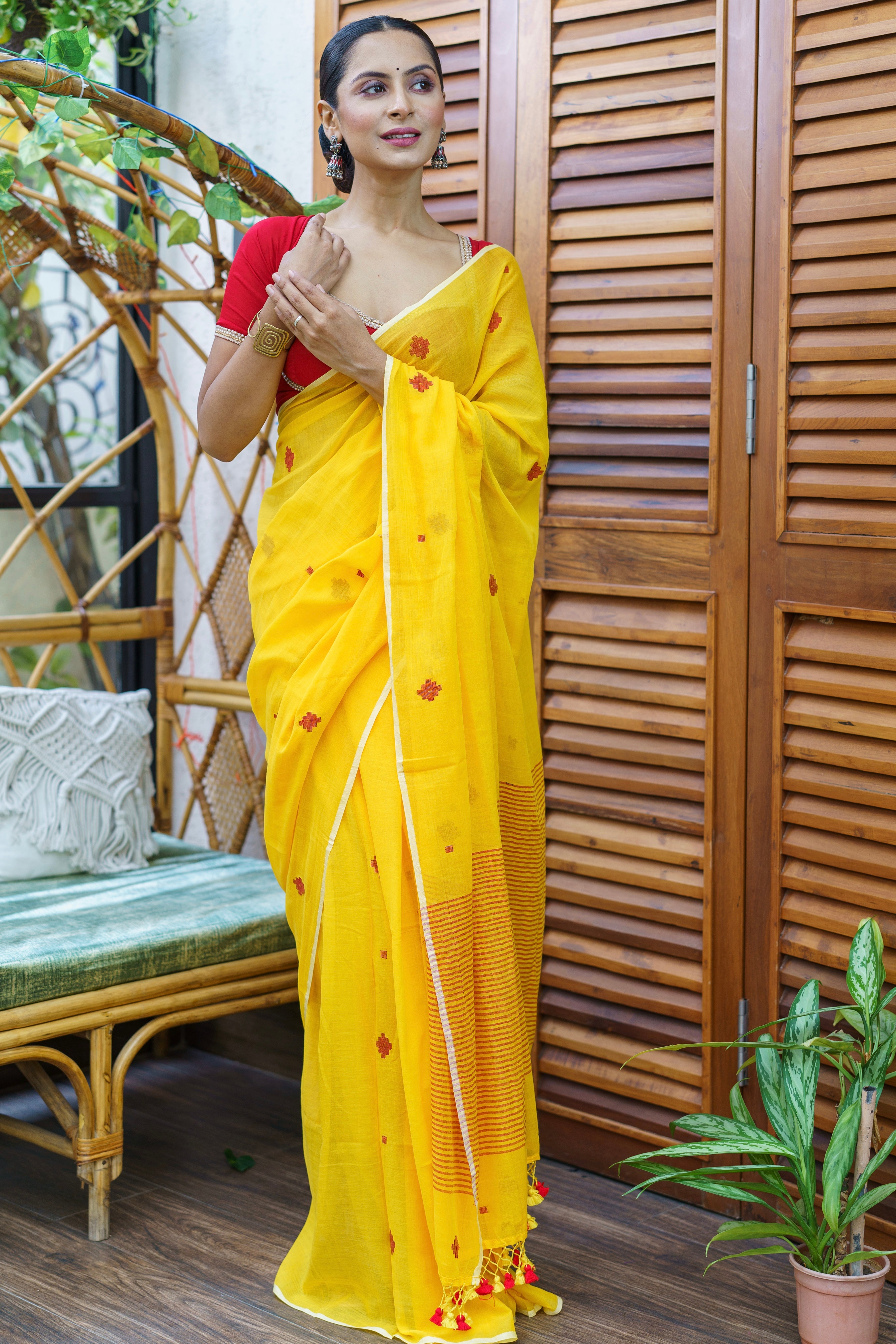 Yellow Hand Weaving Mul Mul Cotton Saree