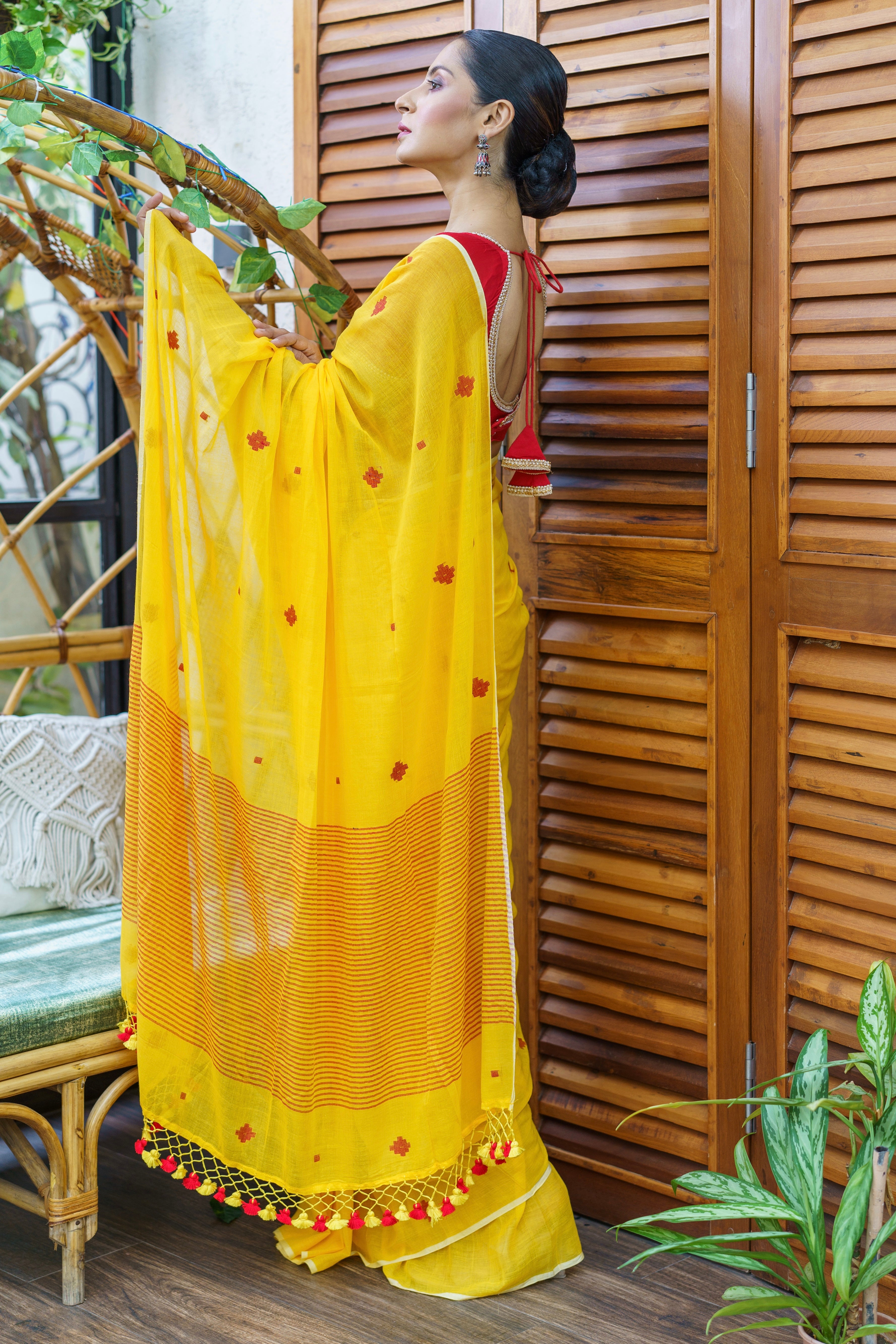 Yellow Hand Weaving Mul Mul Cotton Saree