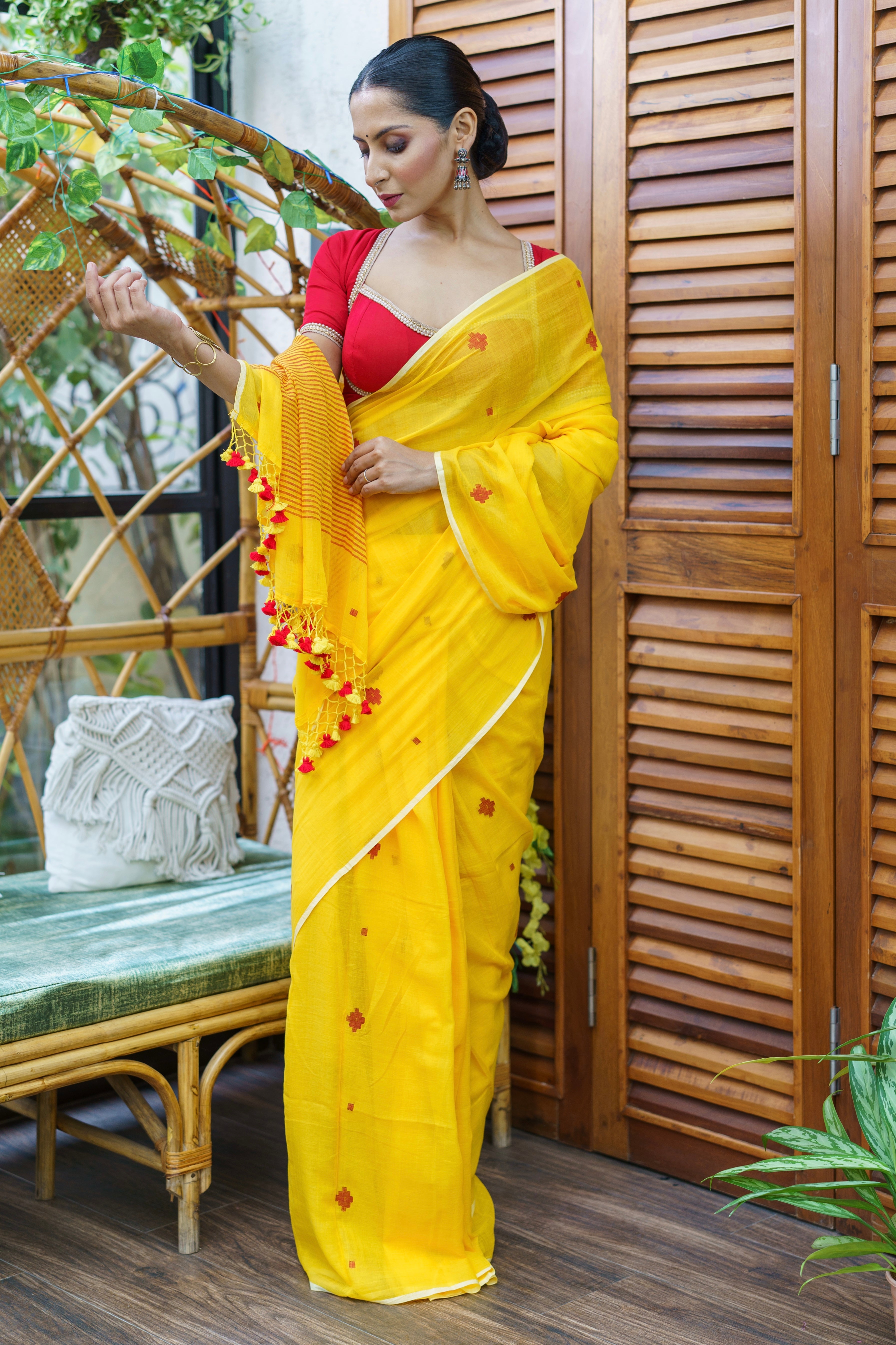 Yellow Hand Weaving Mul Mul Cotton Saree