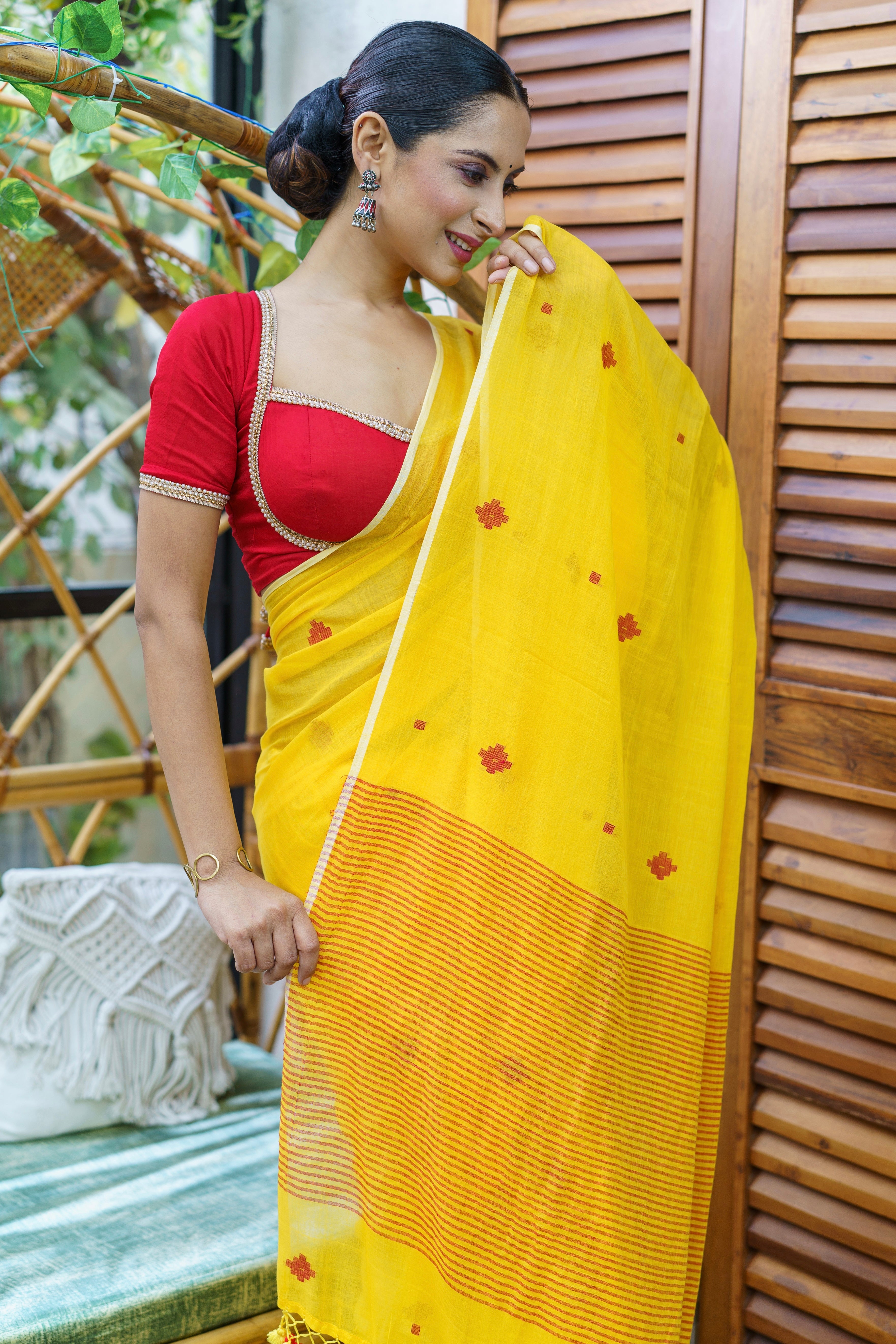 Yellow Hand Weaving Mul Mul Cotton Saree