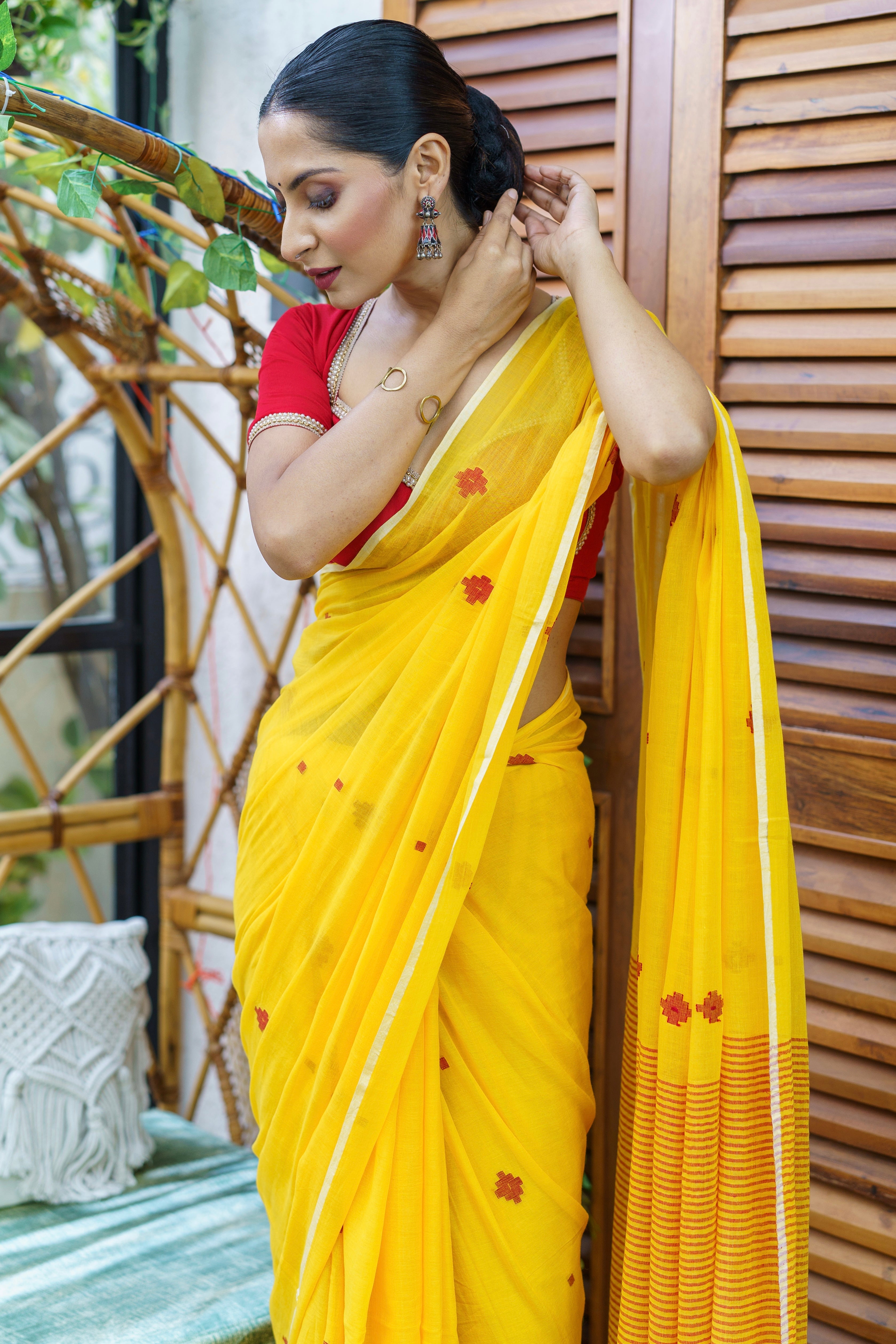 Yellow Hand Weaving Mul Mul Cotton Saree