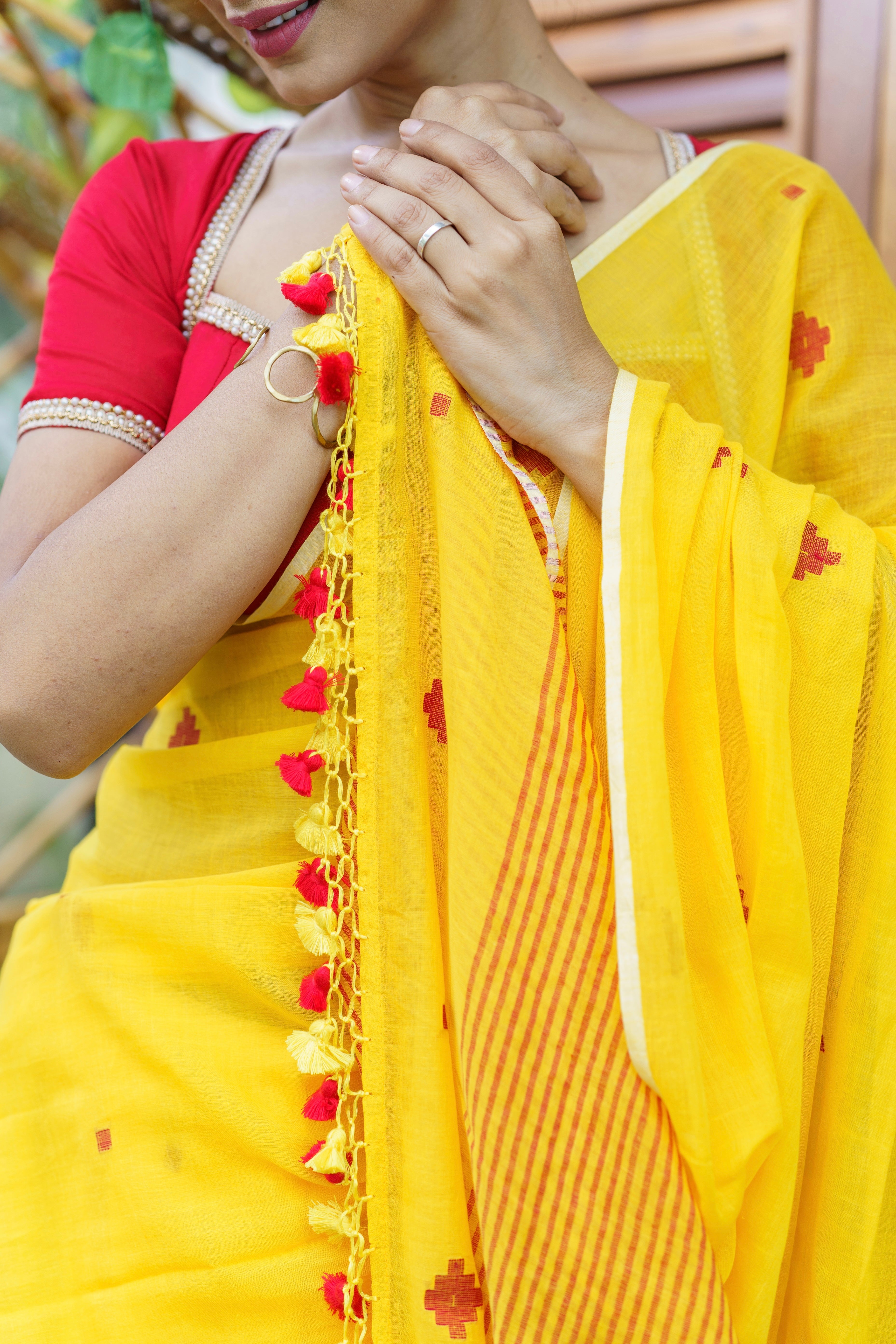Yellow Hand Weaving Mul Mul Cotton Saree