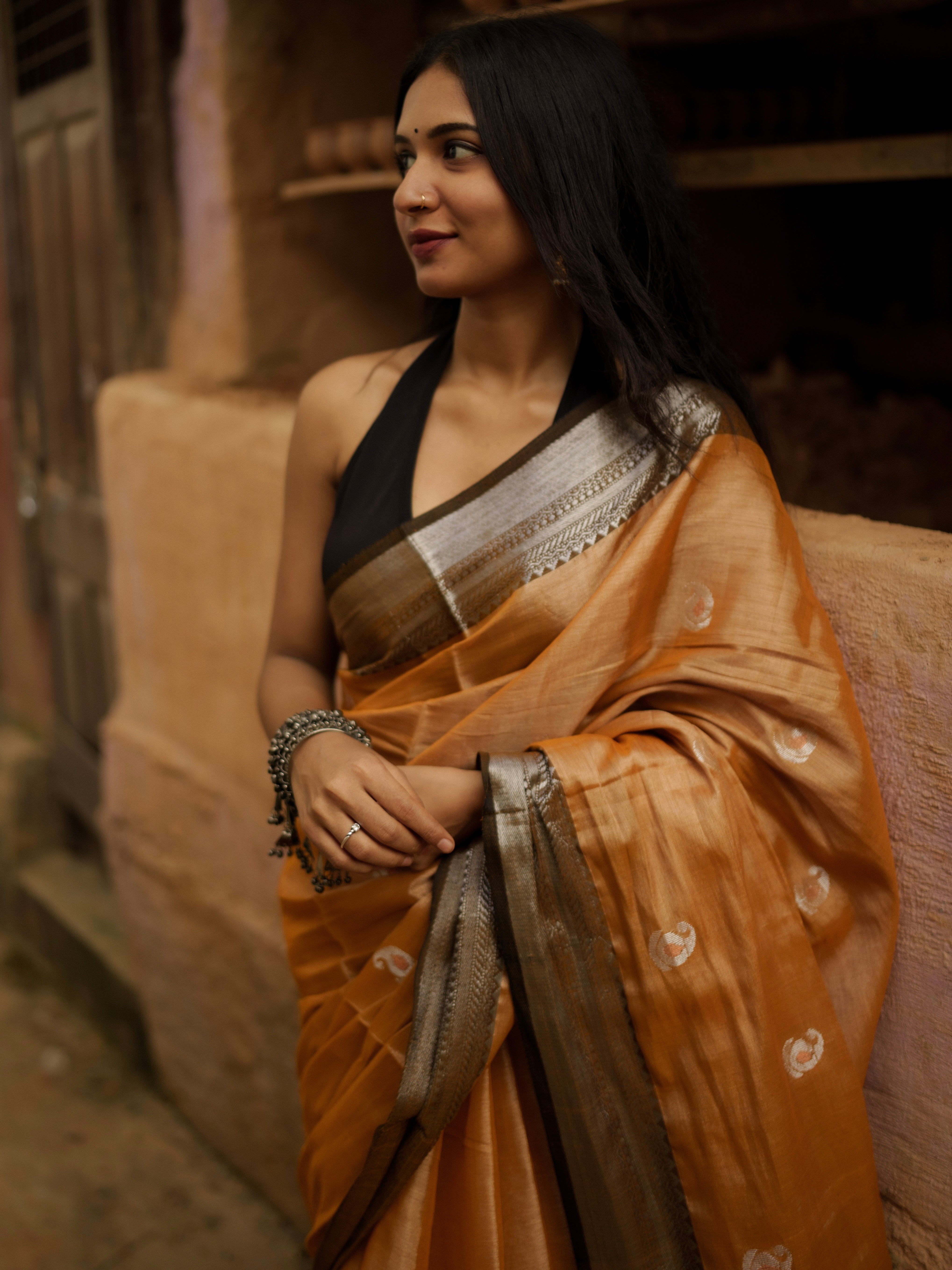 Metallic Gold Pure Tissue Linen Handwoven Jamdani Saree