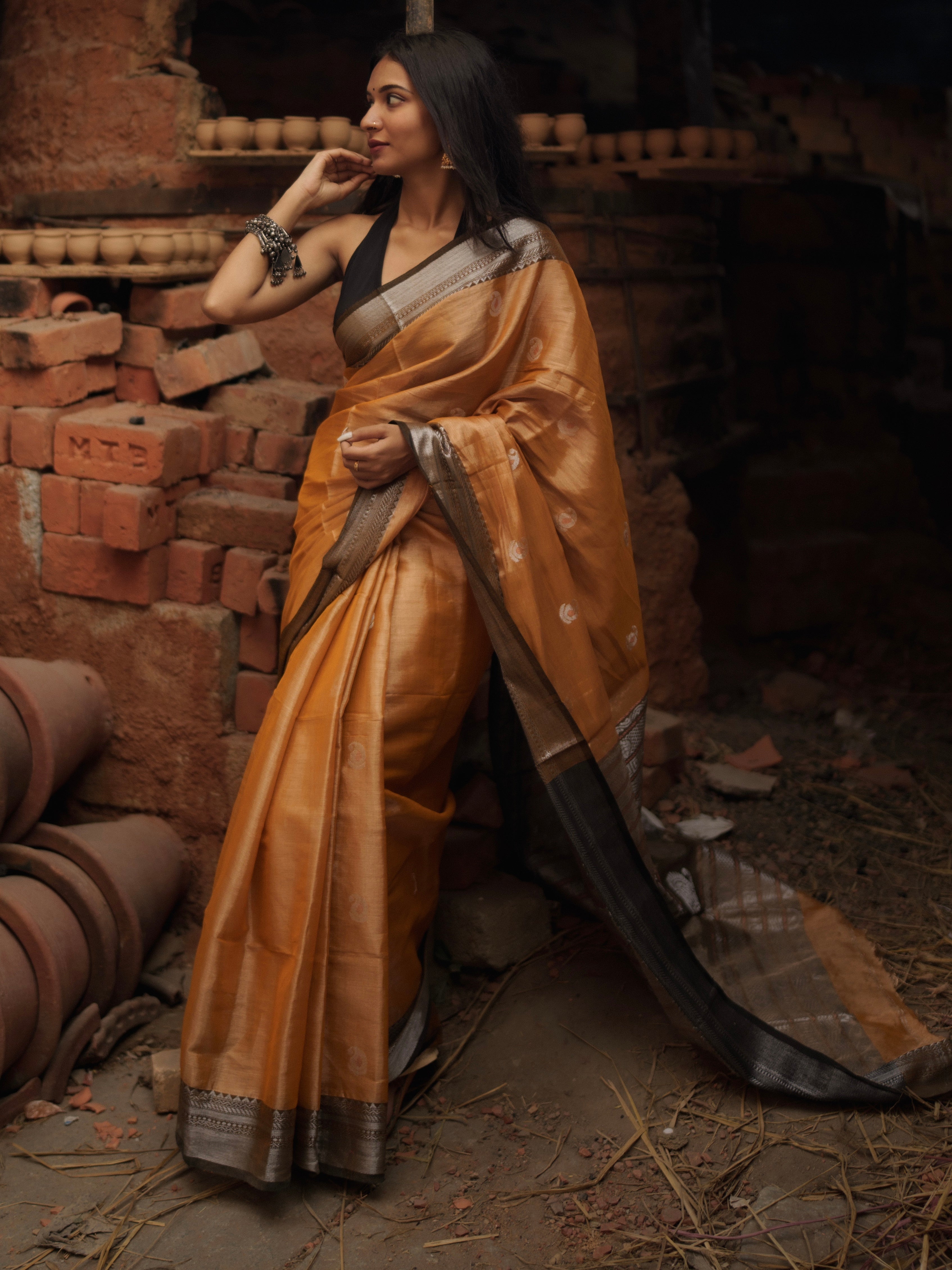 Metallic Gold Pure Tissue Linen Handwoven Jamdani Saree