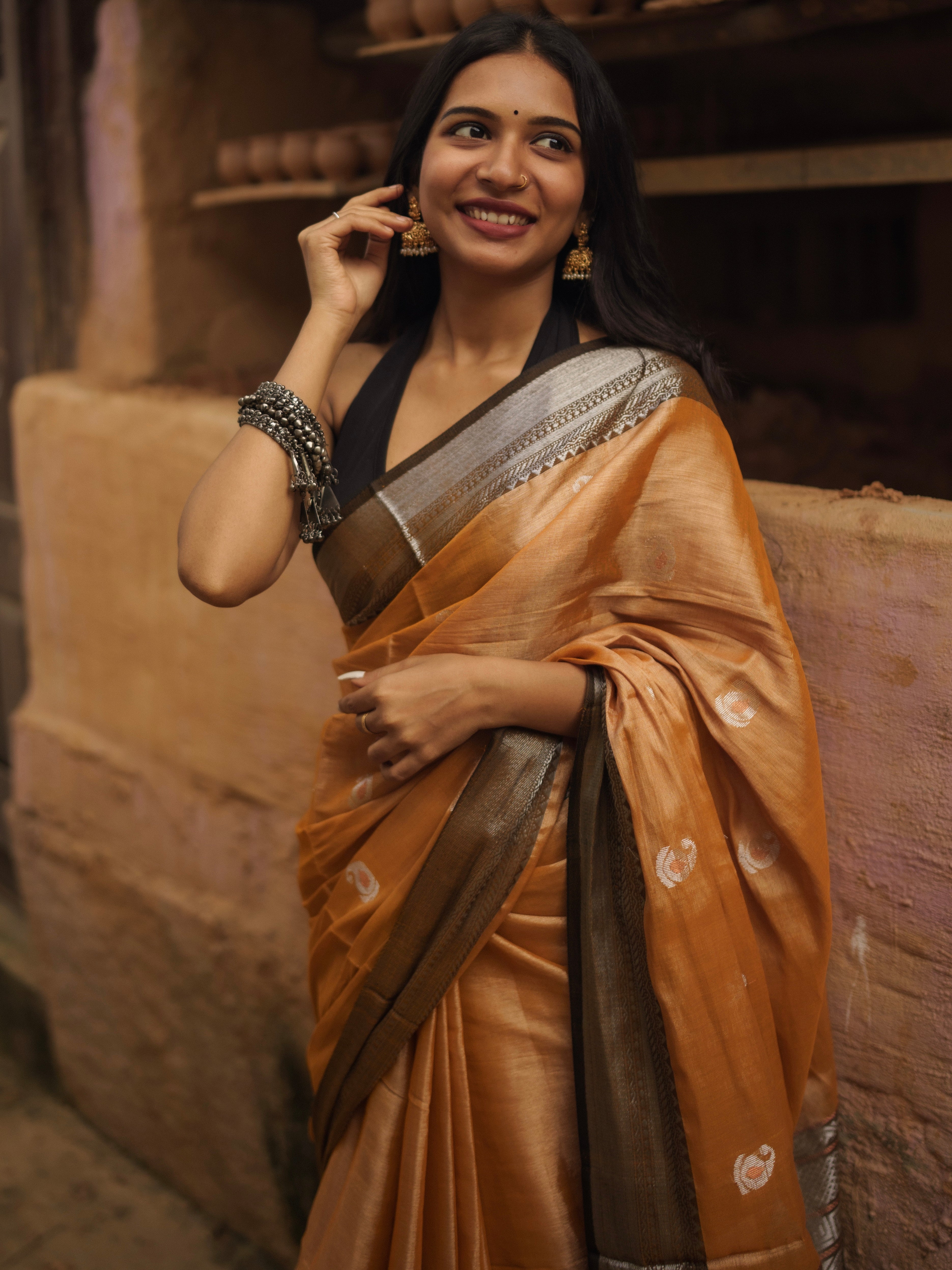 Metallic Gold Pure Tissue Linen Handwoven Jamdani Saree
