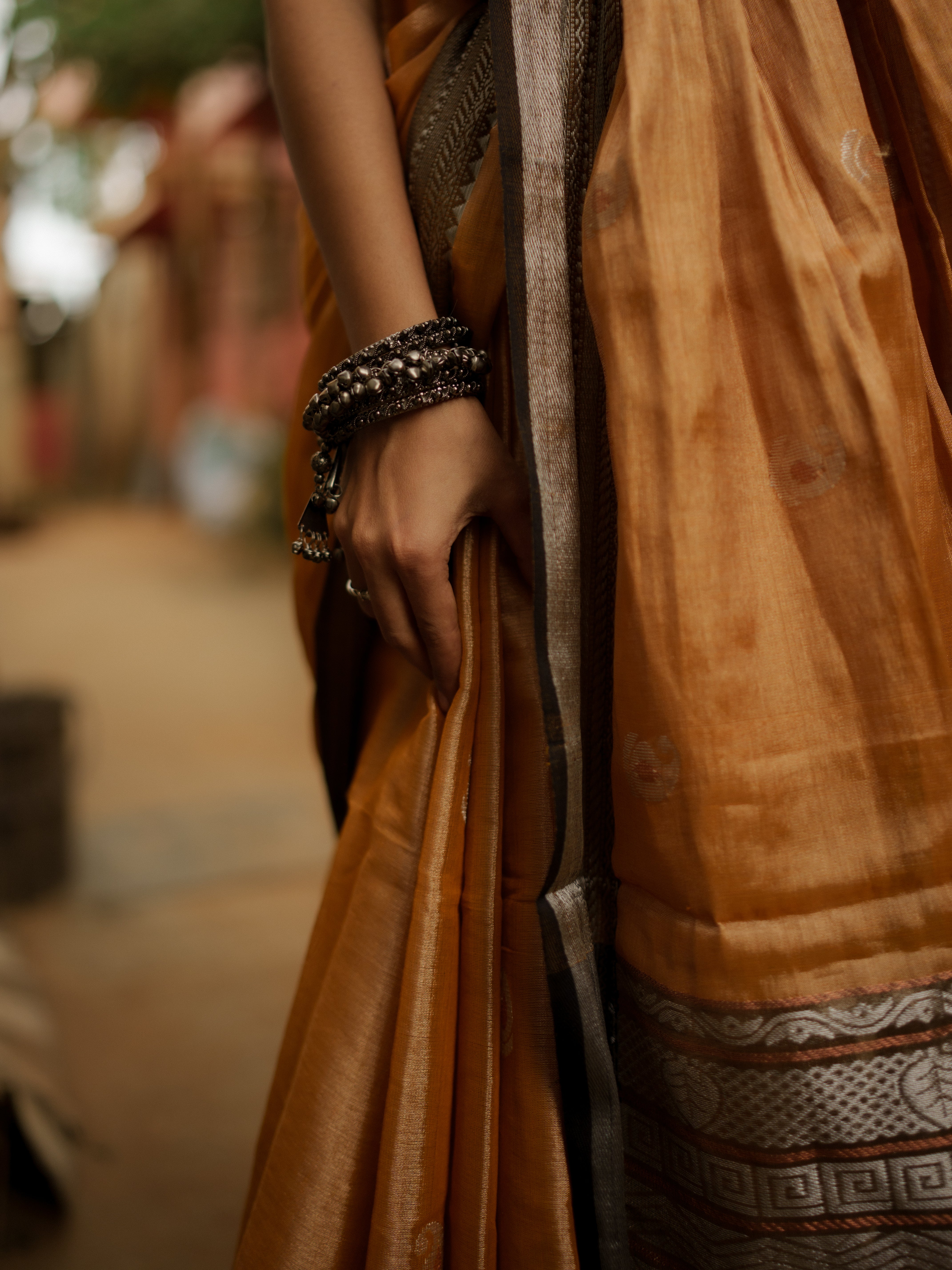 Metallic Gold Pure Tissue Linen Handwoven Jamdani Saree