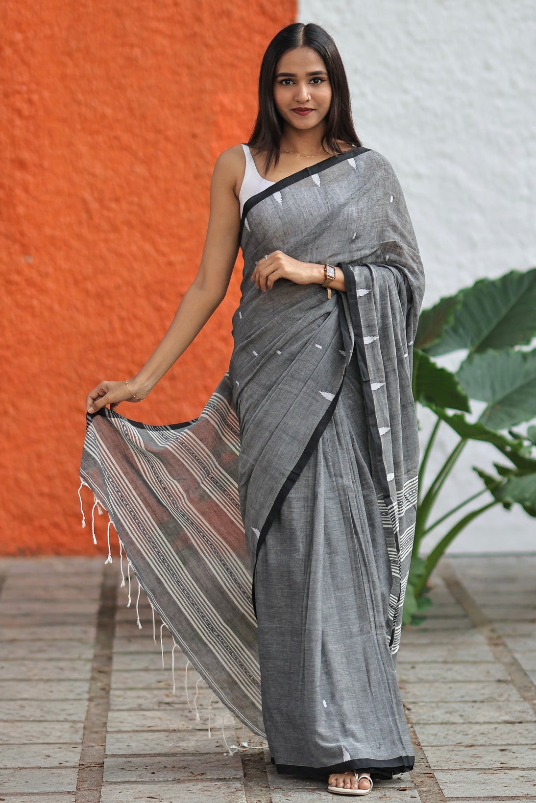 Hand Weaving Mulmul Cotton Saree- Grey & Black