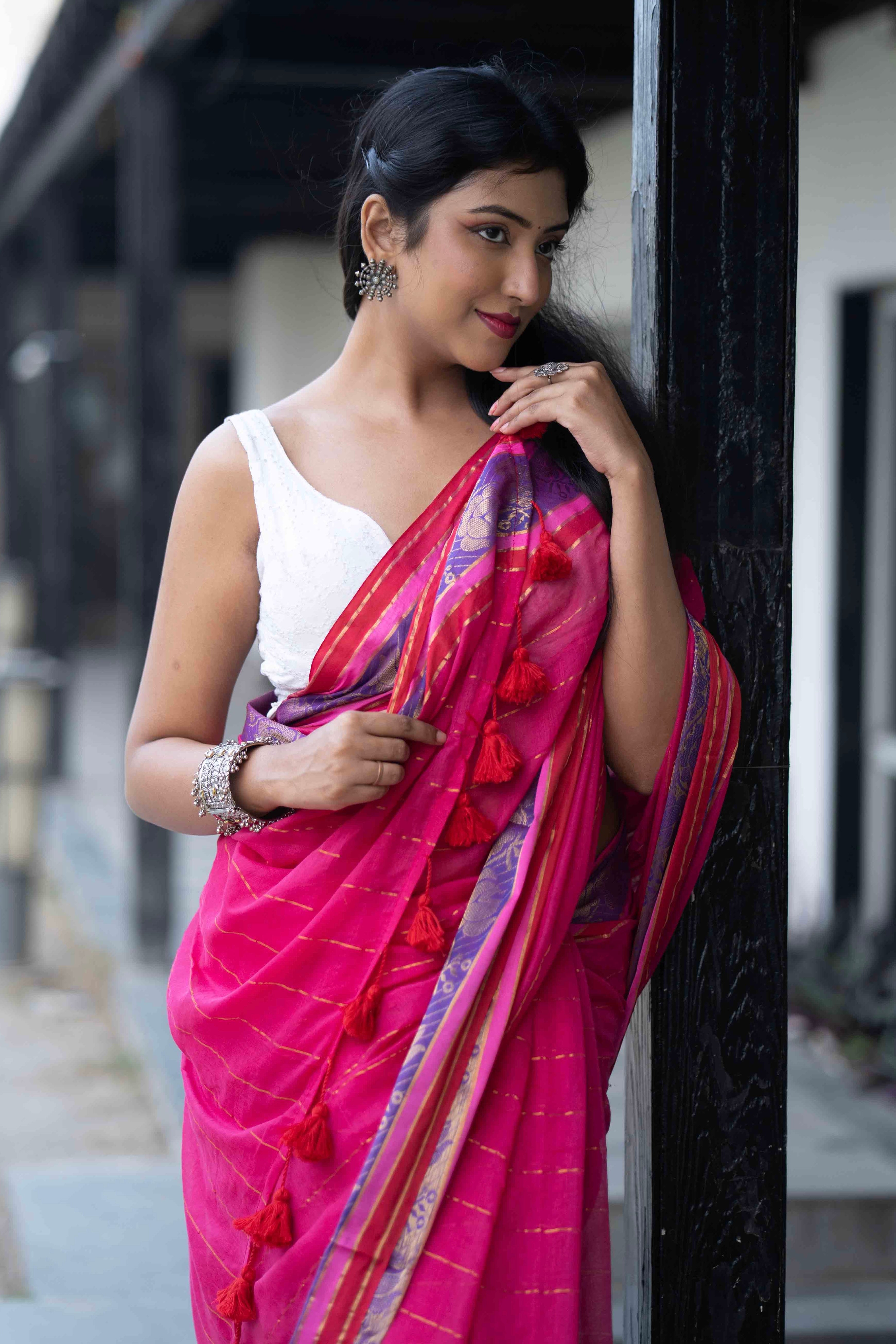 Rani golden zari stripes Mulmul Cotton Saree with with contrast Blouse Piece