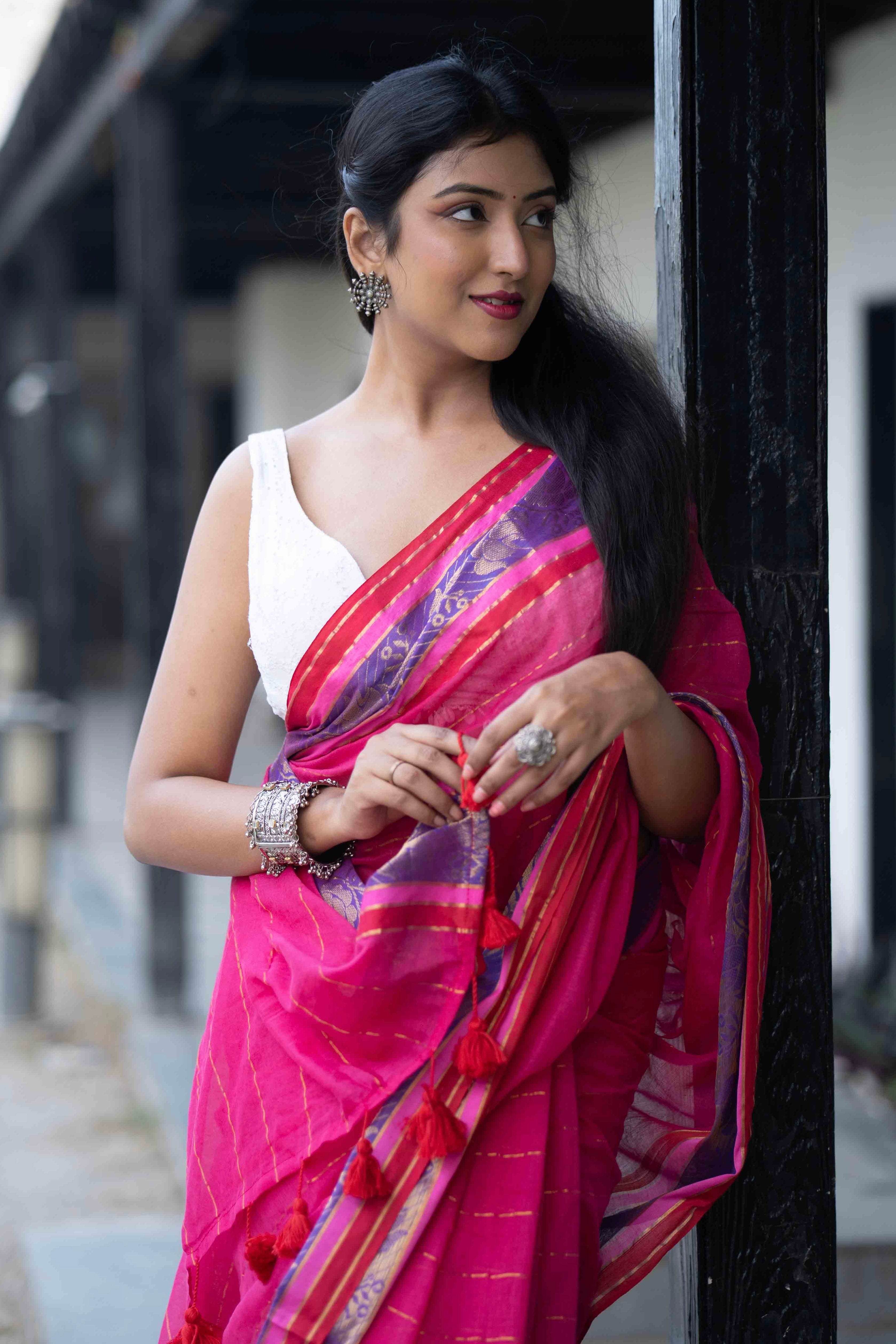 Rani golden zari stripes Mulmul Cotton Saree with with contrast Blouse Piece