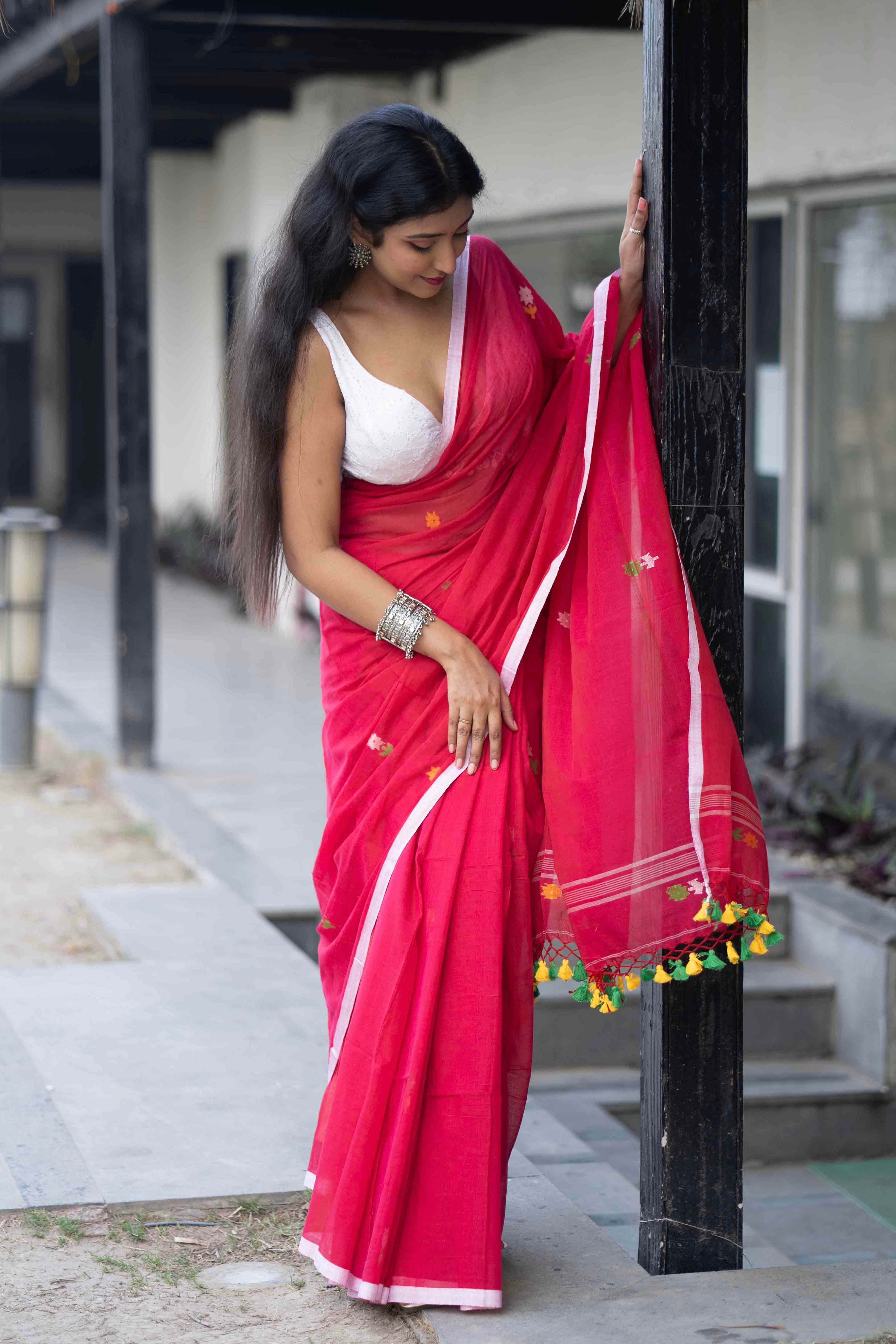 Red Hand Weaving Mul Mul Cotton Saree