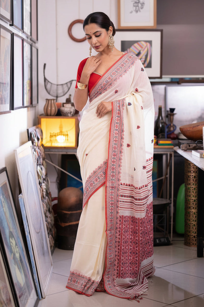 Off white Pure Masrise Cotton Hand Weaving Buti Saree with contrast blouse piece