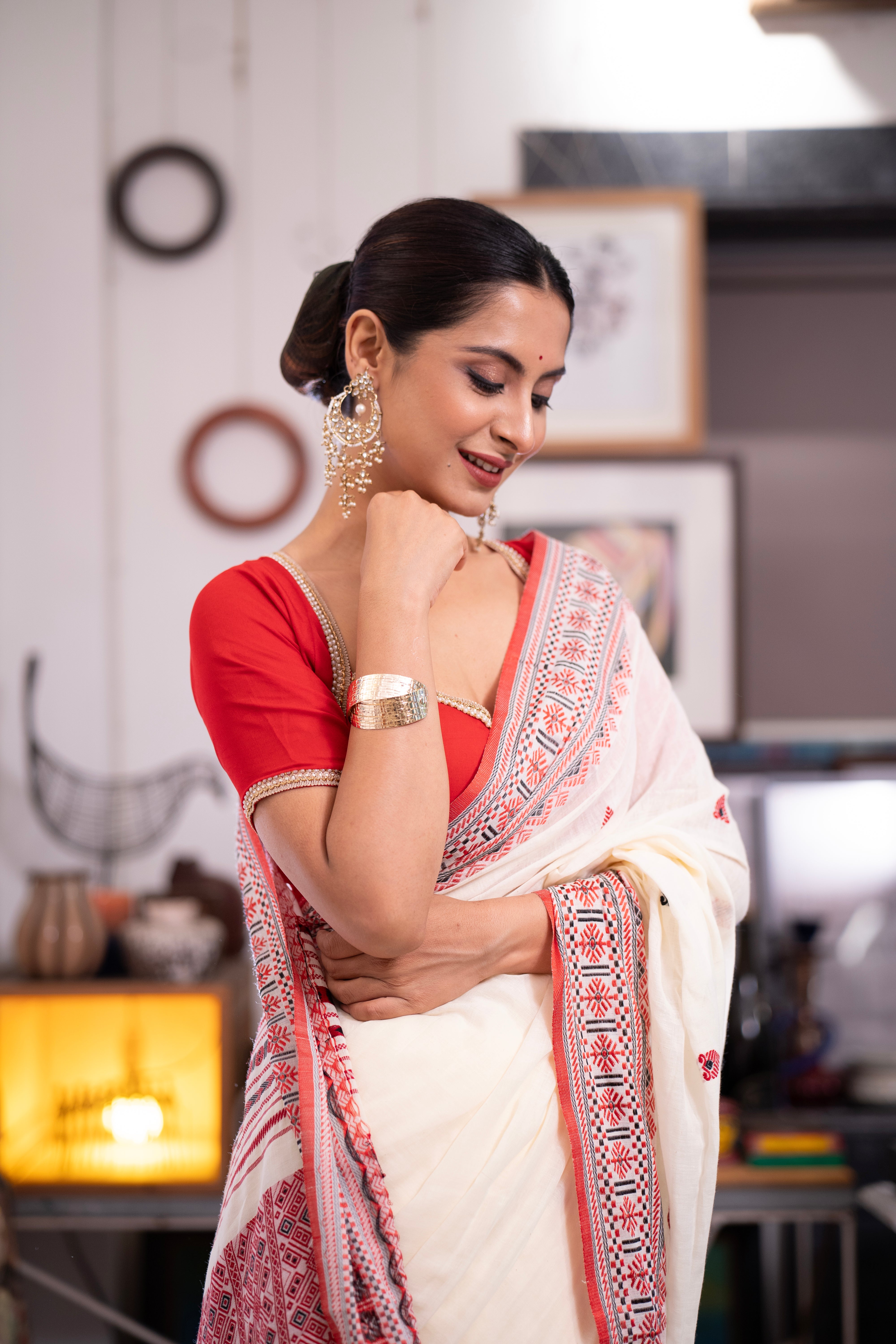 Pure Masrise Cotton Hand Weaving Buti Saree-Off White