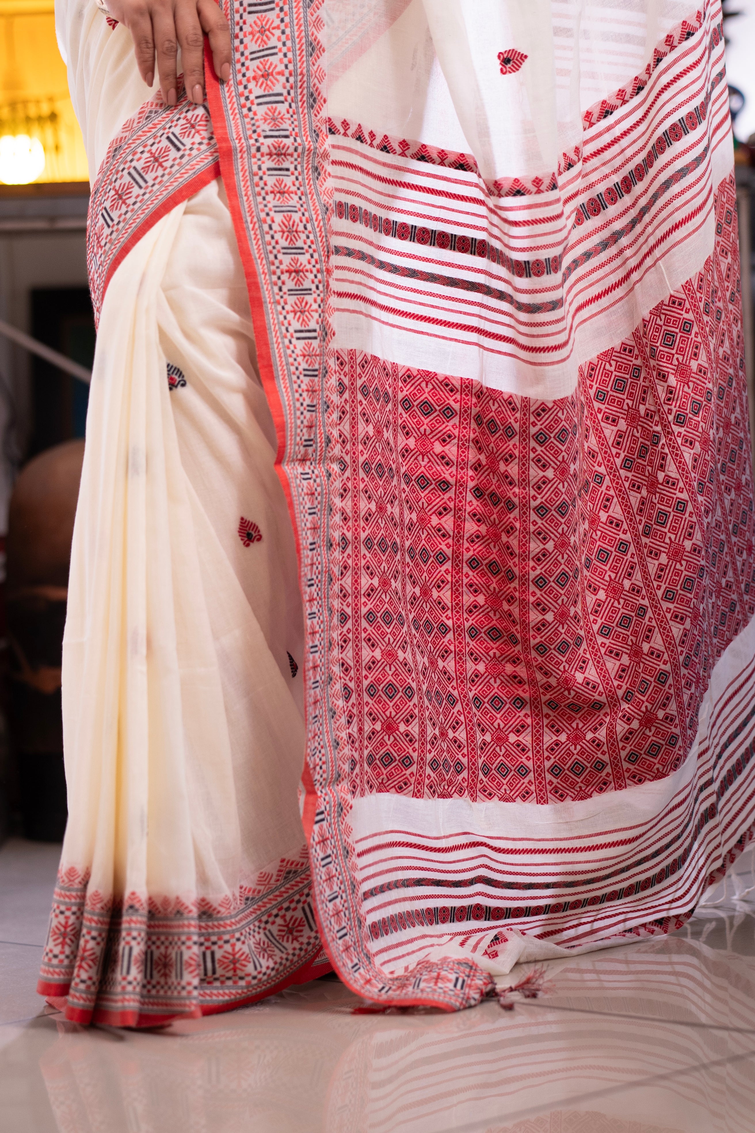 Pure Masrise Cotton Hand Weaving Buti Saree-Off White
