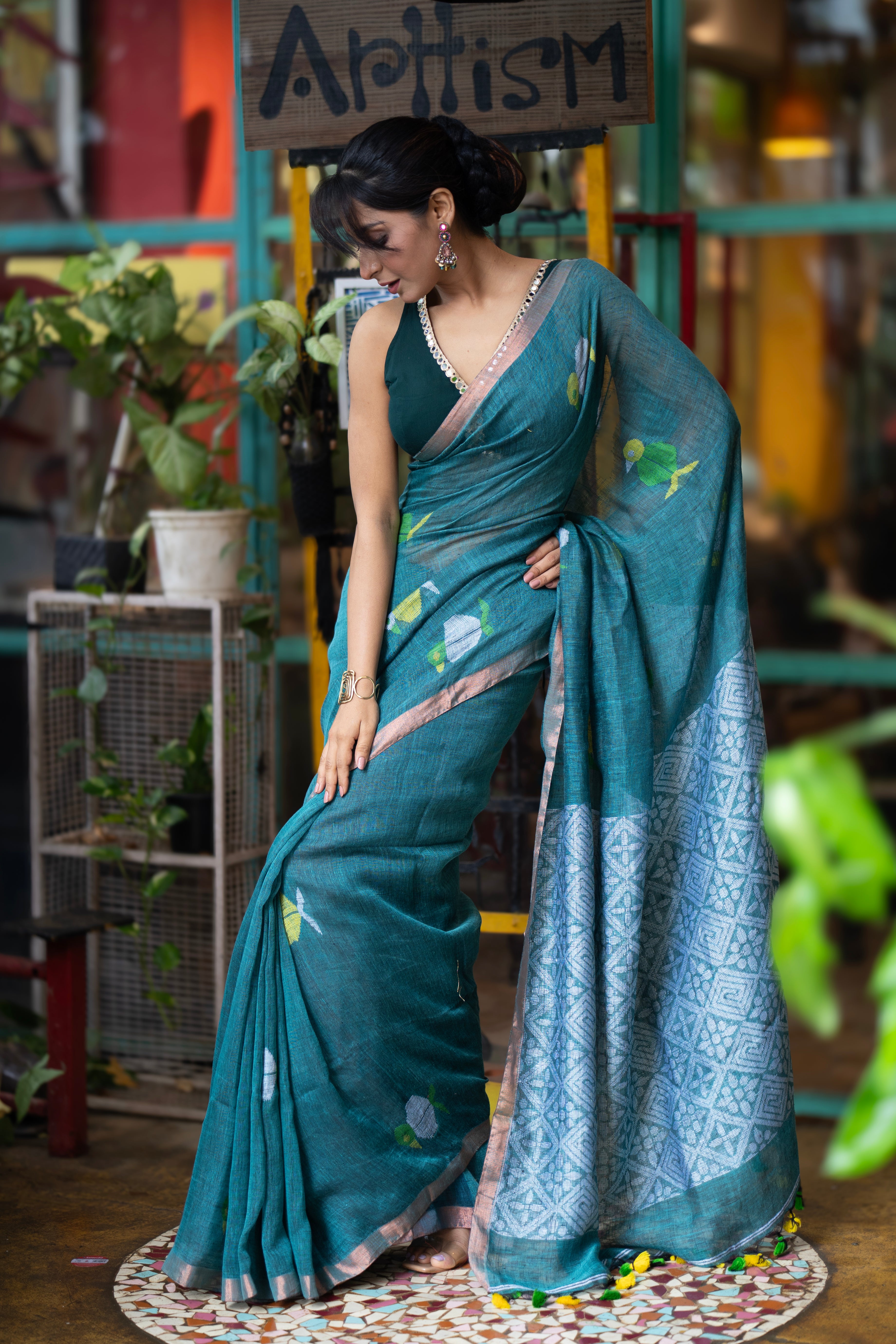Handwoven Green Linen Jamdani Saree with Penguin Animal weaving