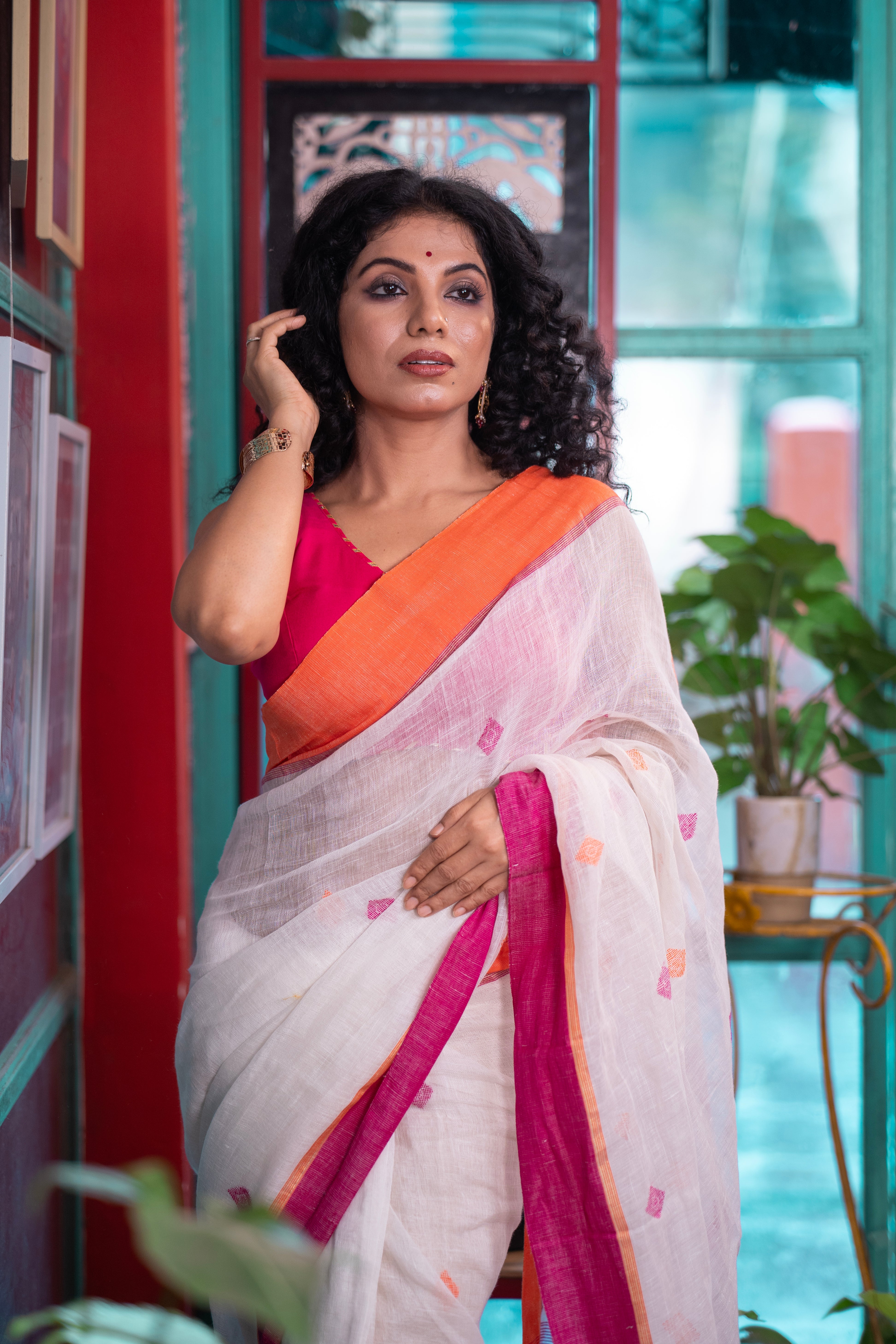 White Pure Linen Hand Woven Jamdani Saree