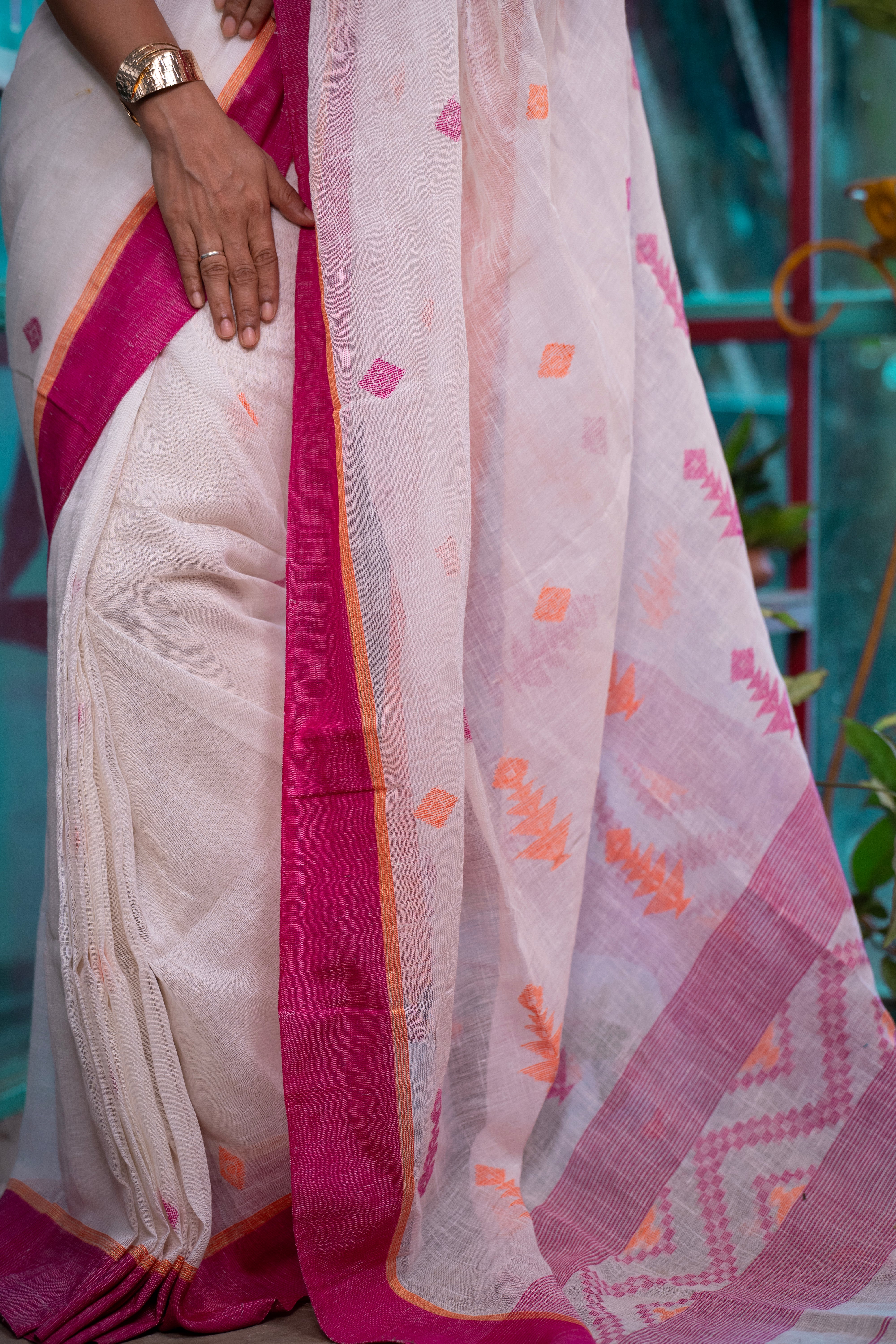 White Pure Linen Hand Woven Jamdani Saree