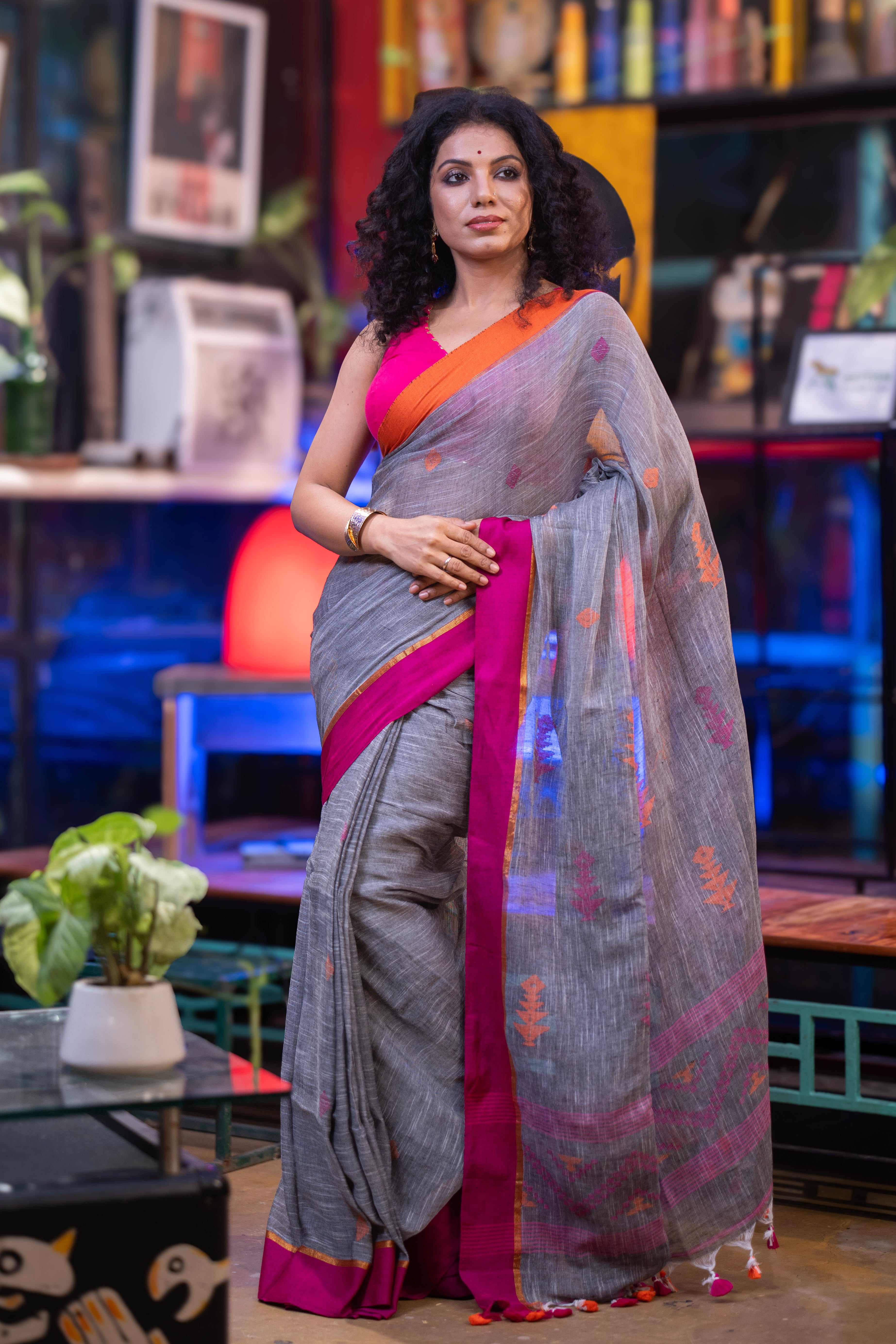 Grey Pure Linen Hand Woven Jamdani Saree