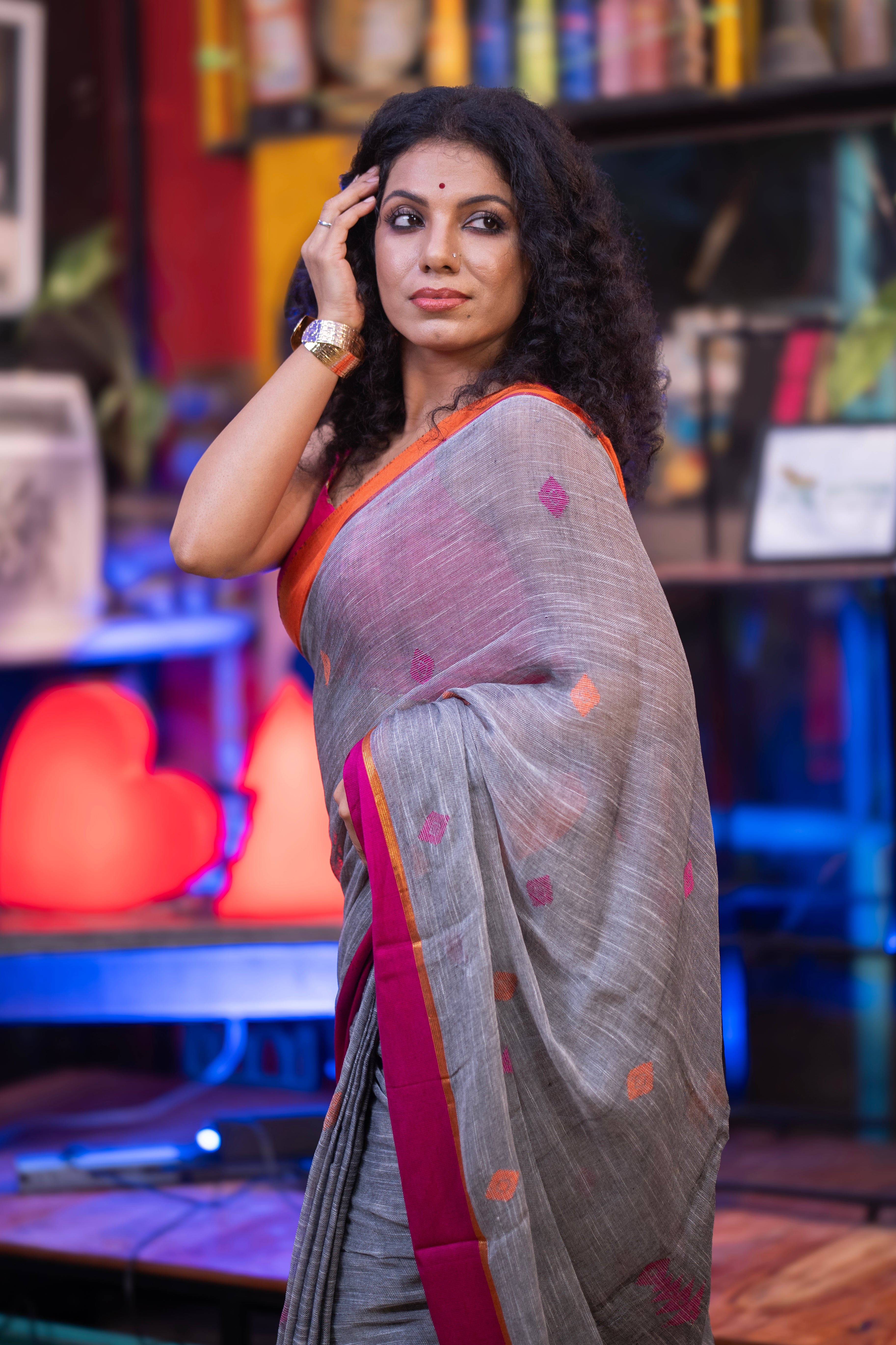 Grey Pure Linen Hand Woven Jamdani Saree