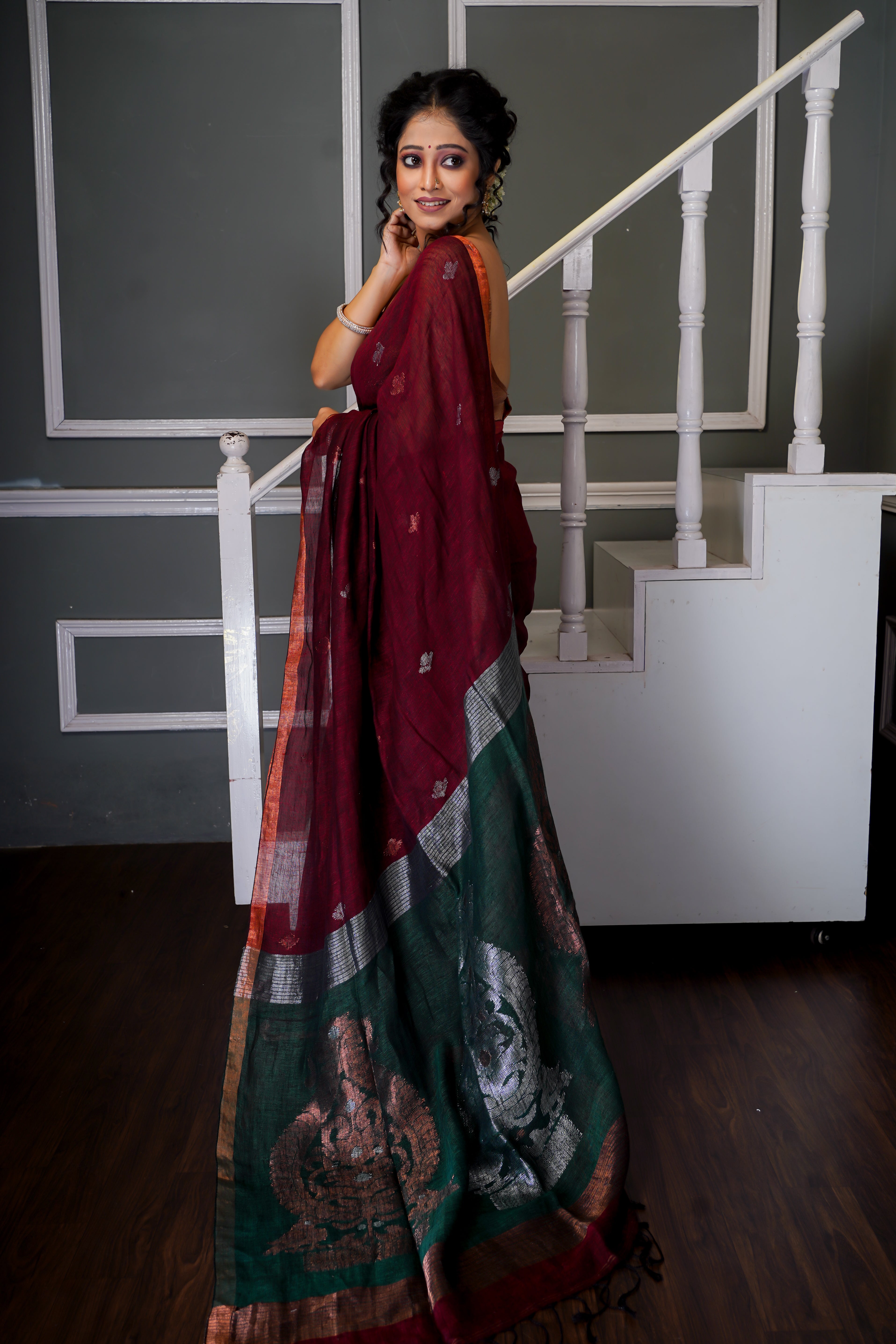 Maroon & Green Sankha Linen Hand Woven Jamdani Saree
