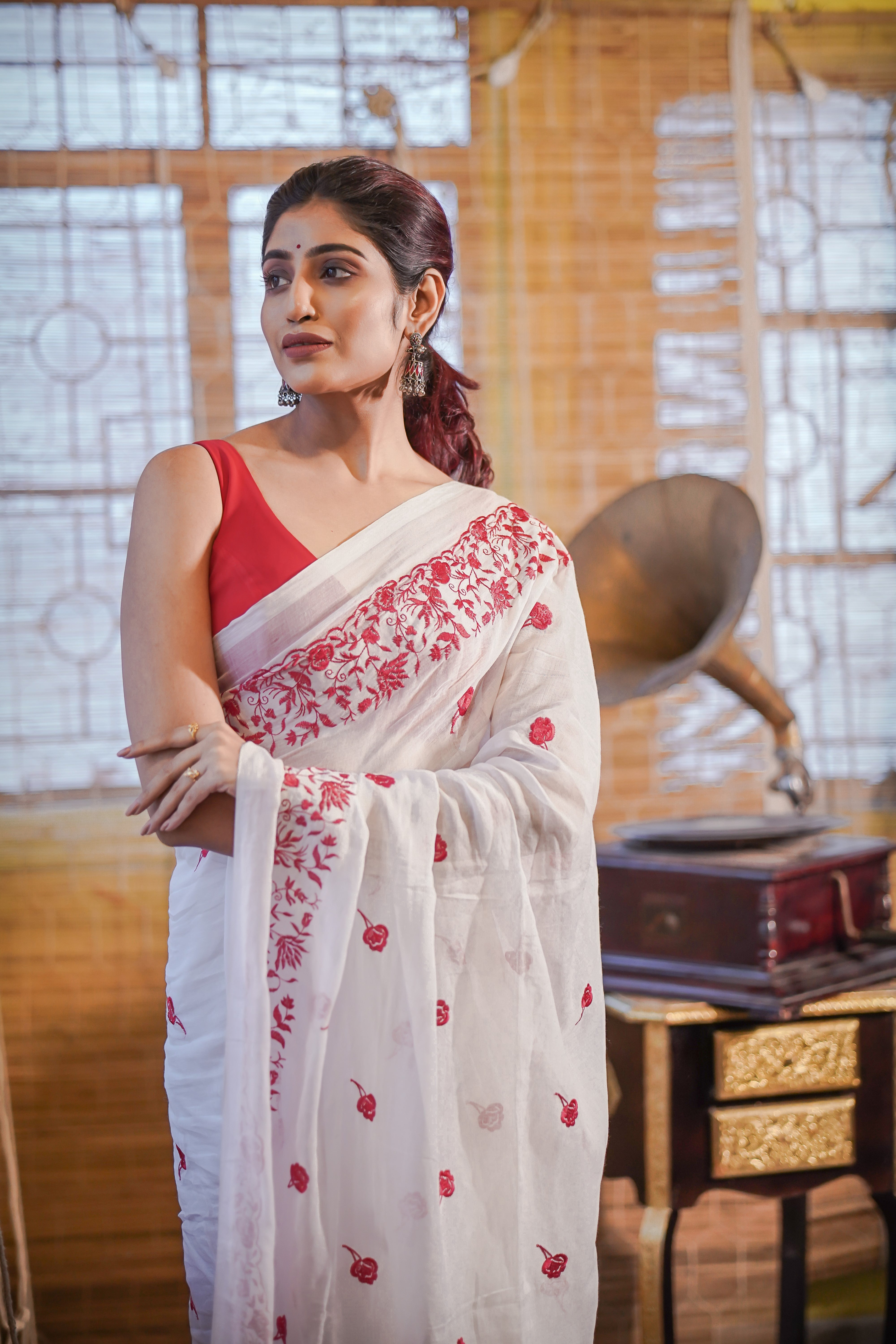 Gulnaar Mul Mul Cotton Embroidery Saree- White & Red