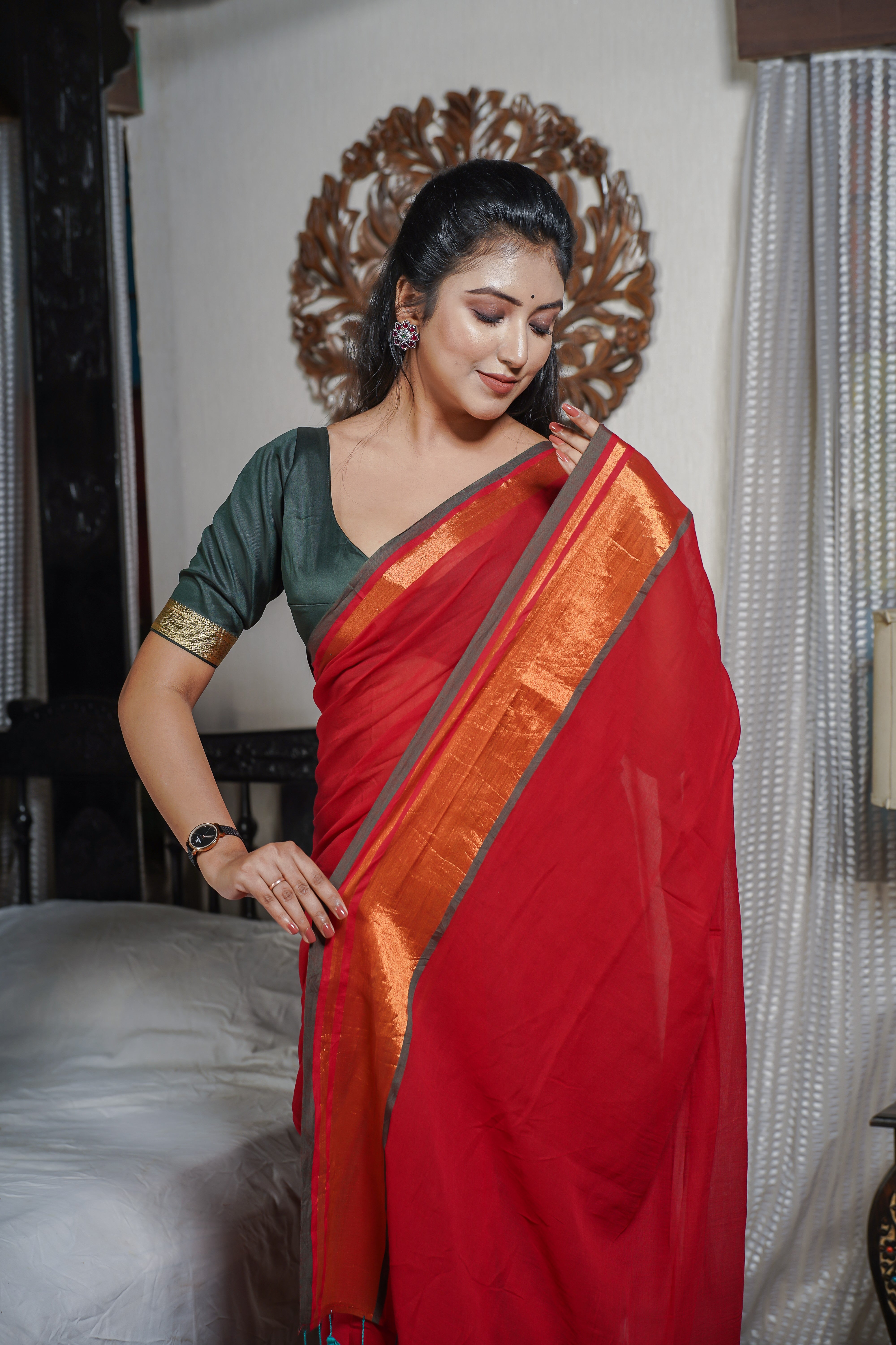 Red Mul Mul Cotton Saree With contrast blouse piece