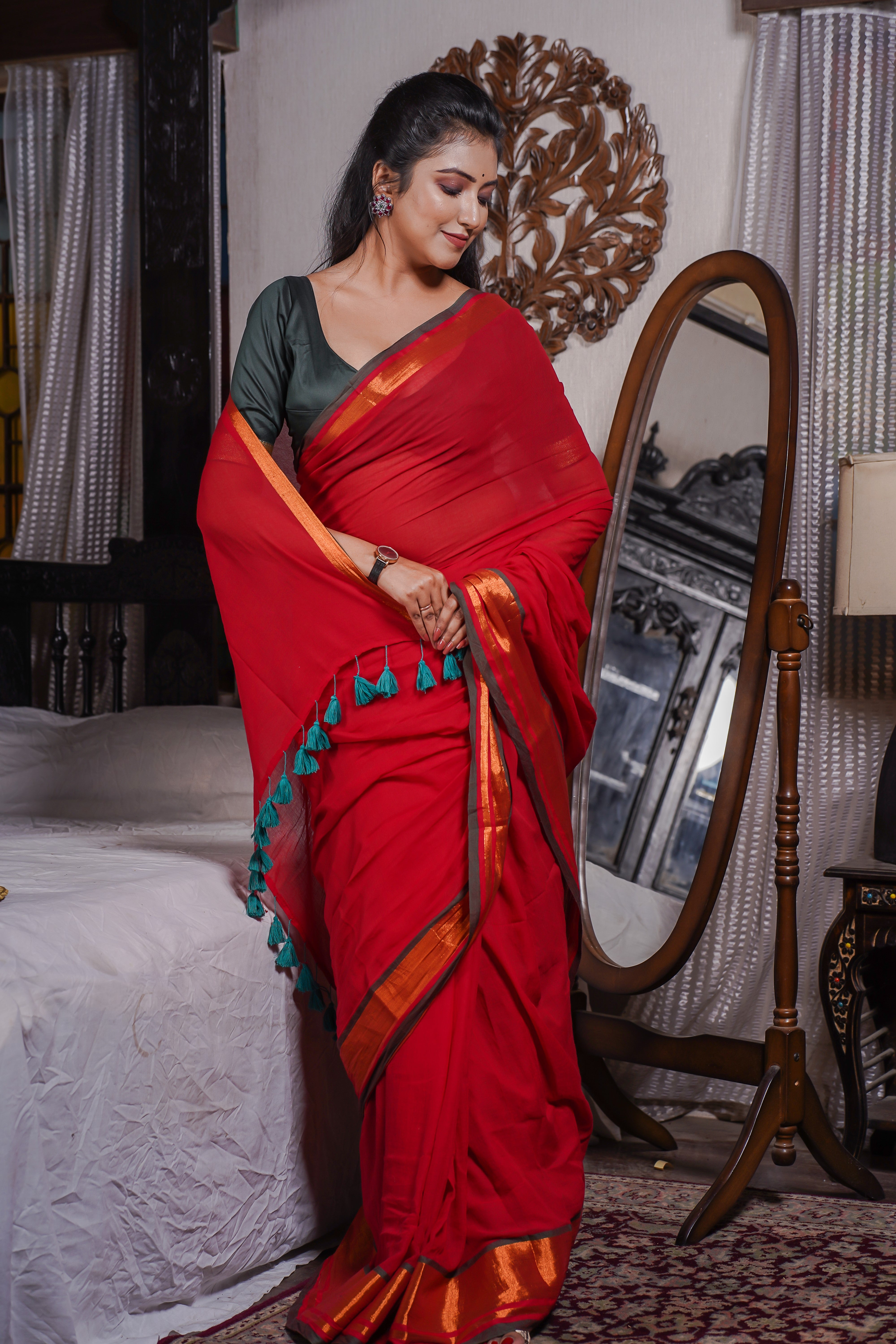 Red Mul Mul Cotton Saree With contrast blouse piece