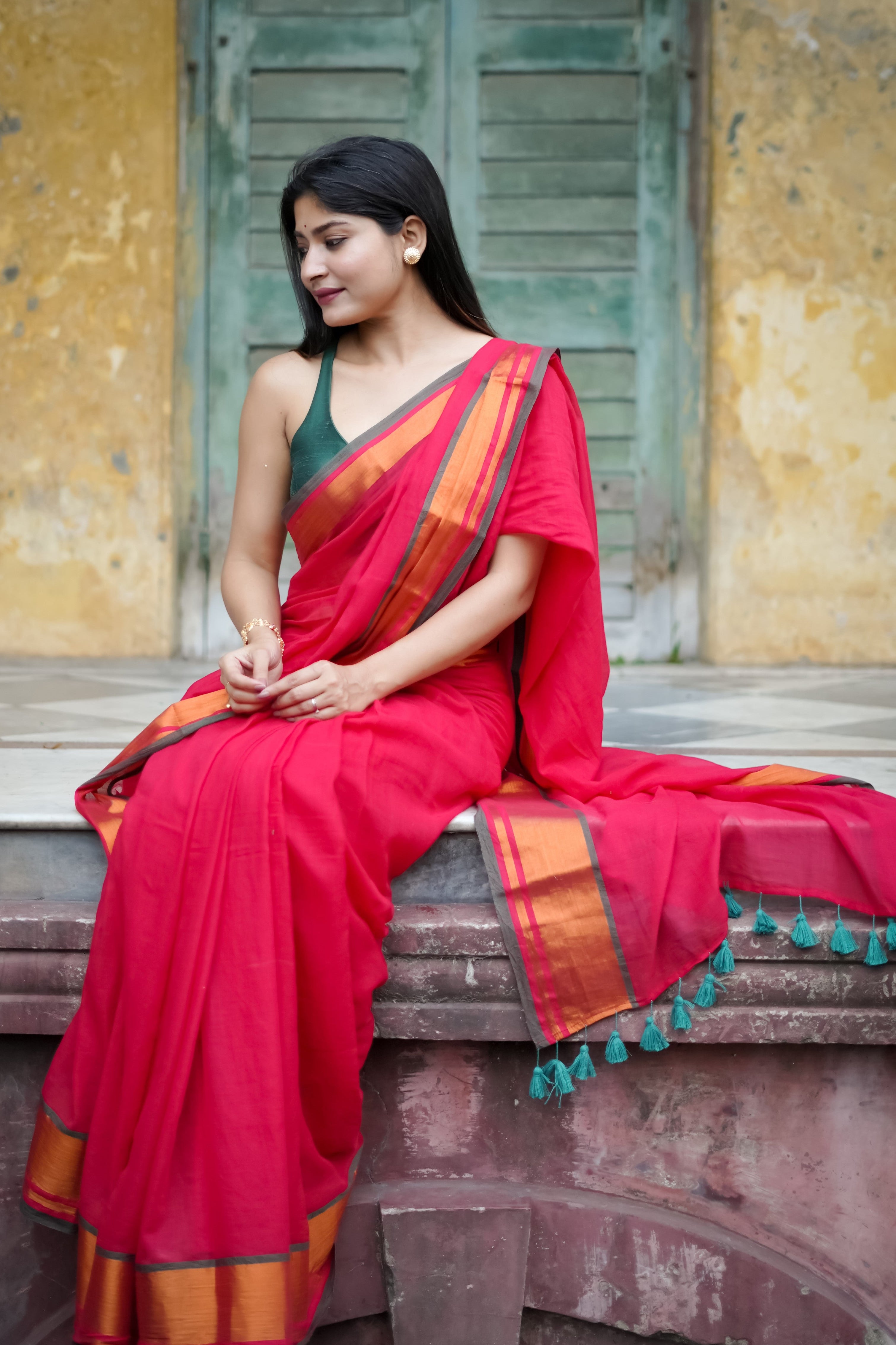 Red Mul Mul Cotton Saree With contrast blouse piece