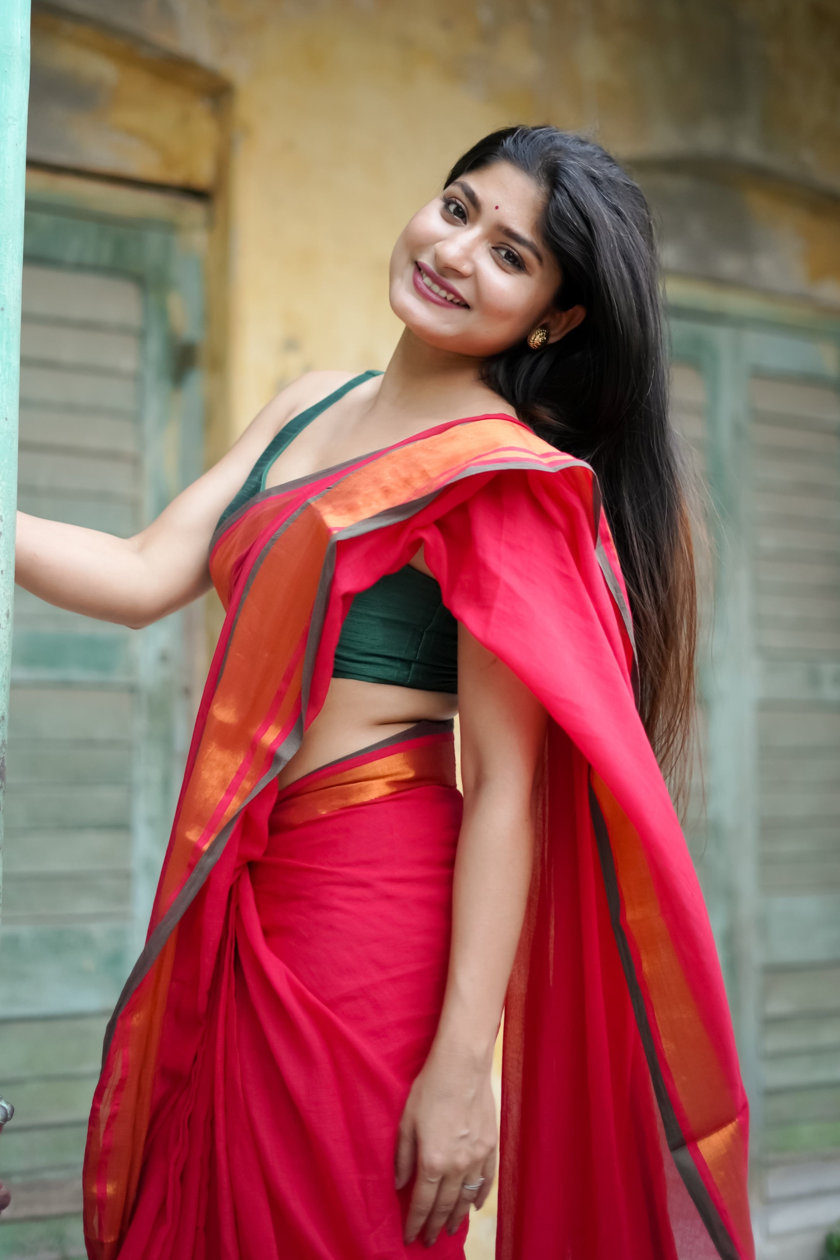 Red Mul Mul Cotton Saree With contrast blouse piece