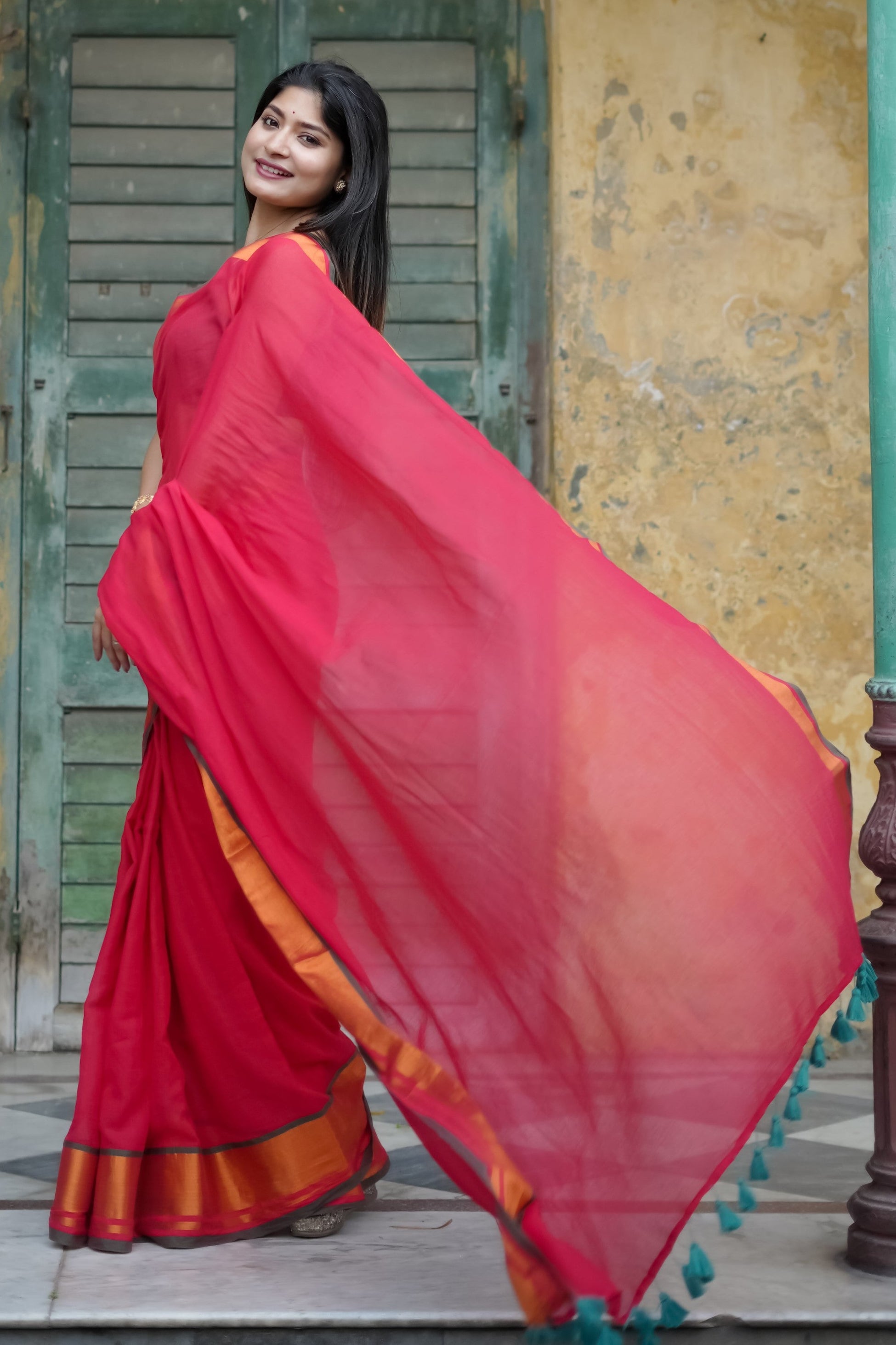 Red Mul Mul Cotton Saree With contrast blouse piece