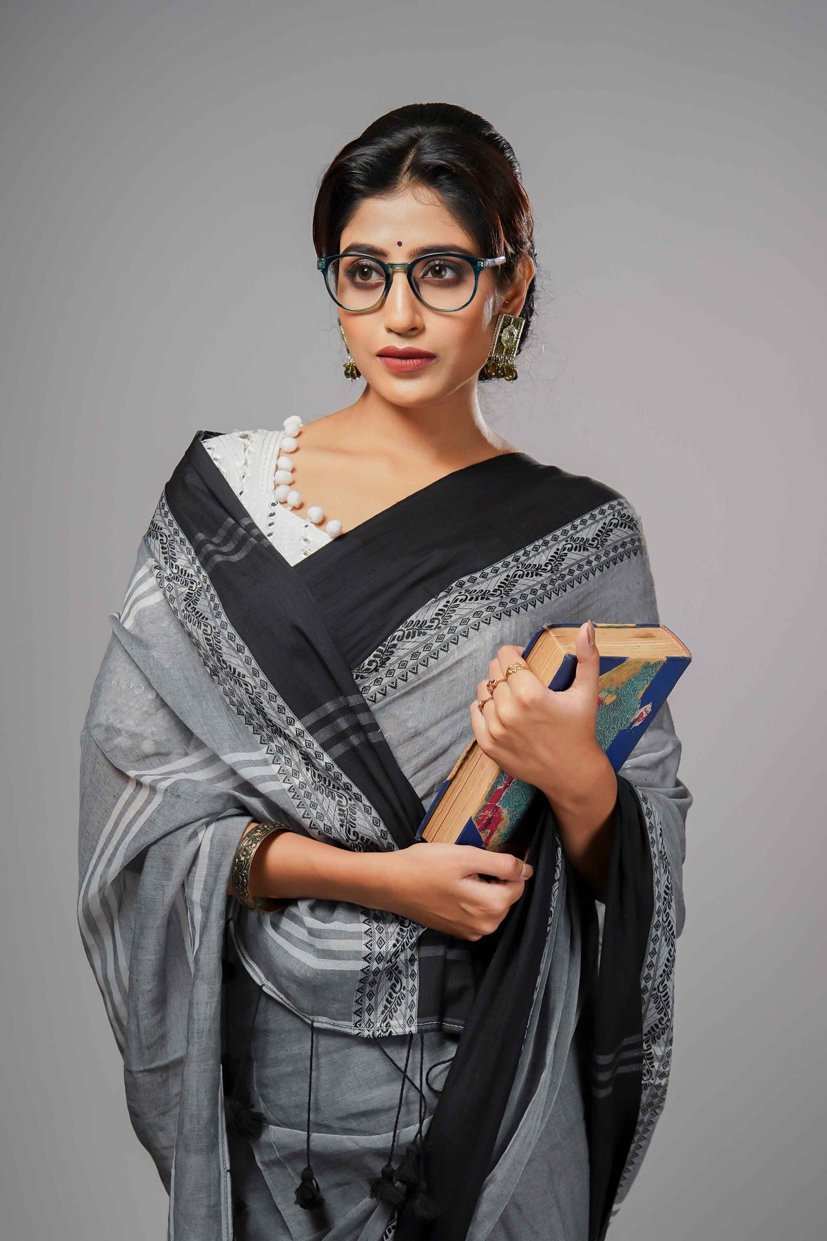 Grey Mulmul Cotton Saree with Hand Weaving Border & Blouse Piece