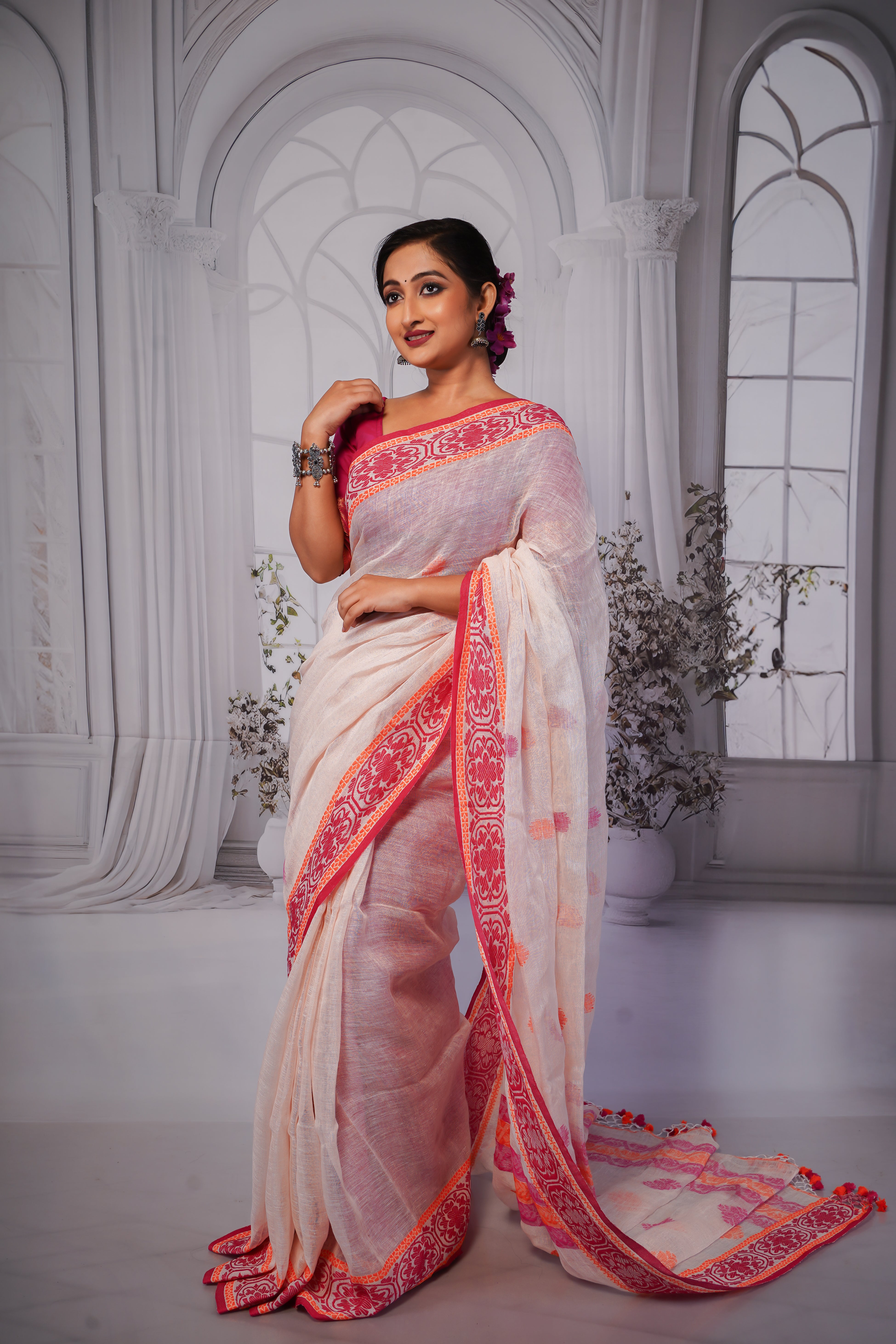 White & Red Linen Hand Woven Jamdani Saree