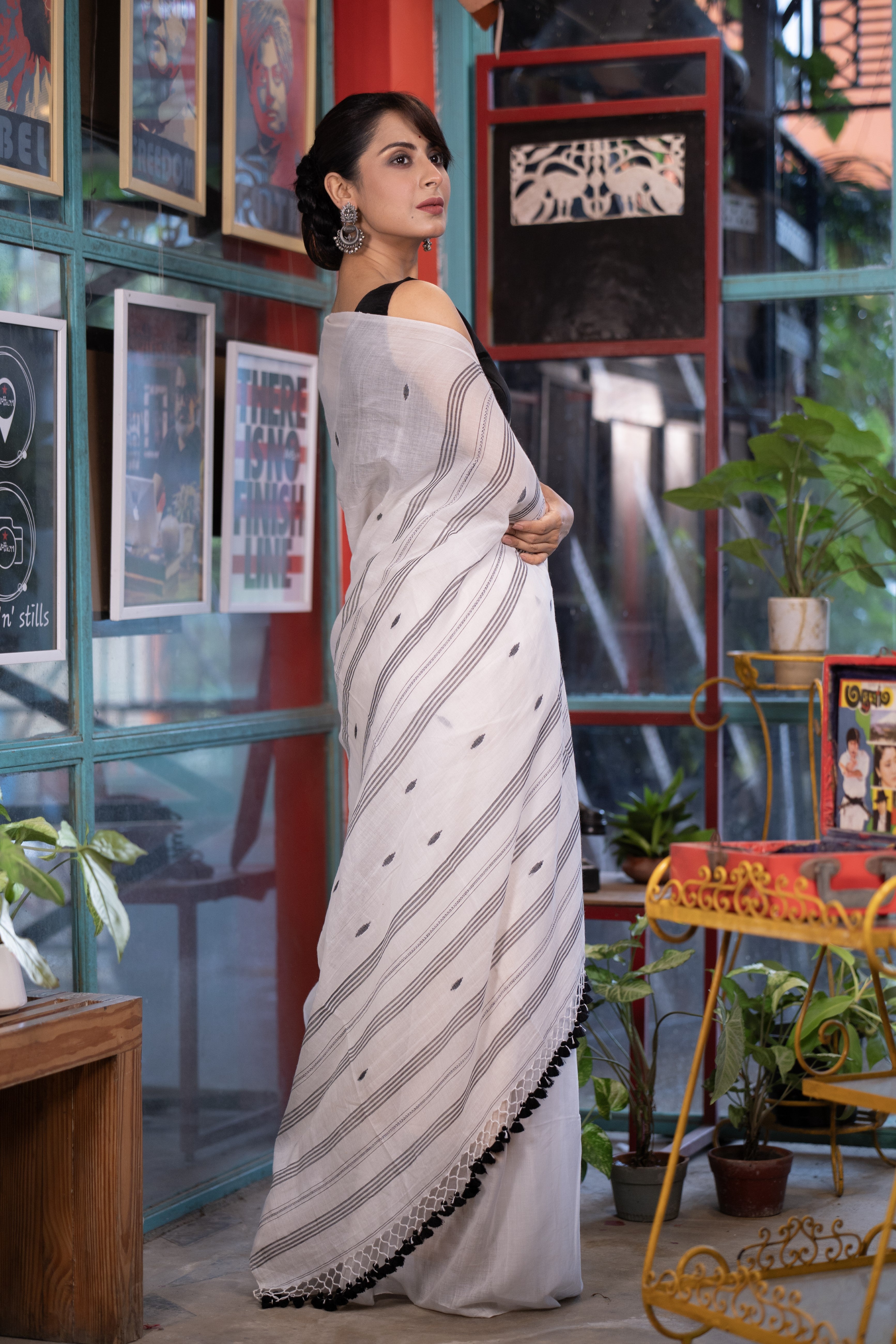 Hand Weaving Mulmul Cotton Saree- White