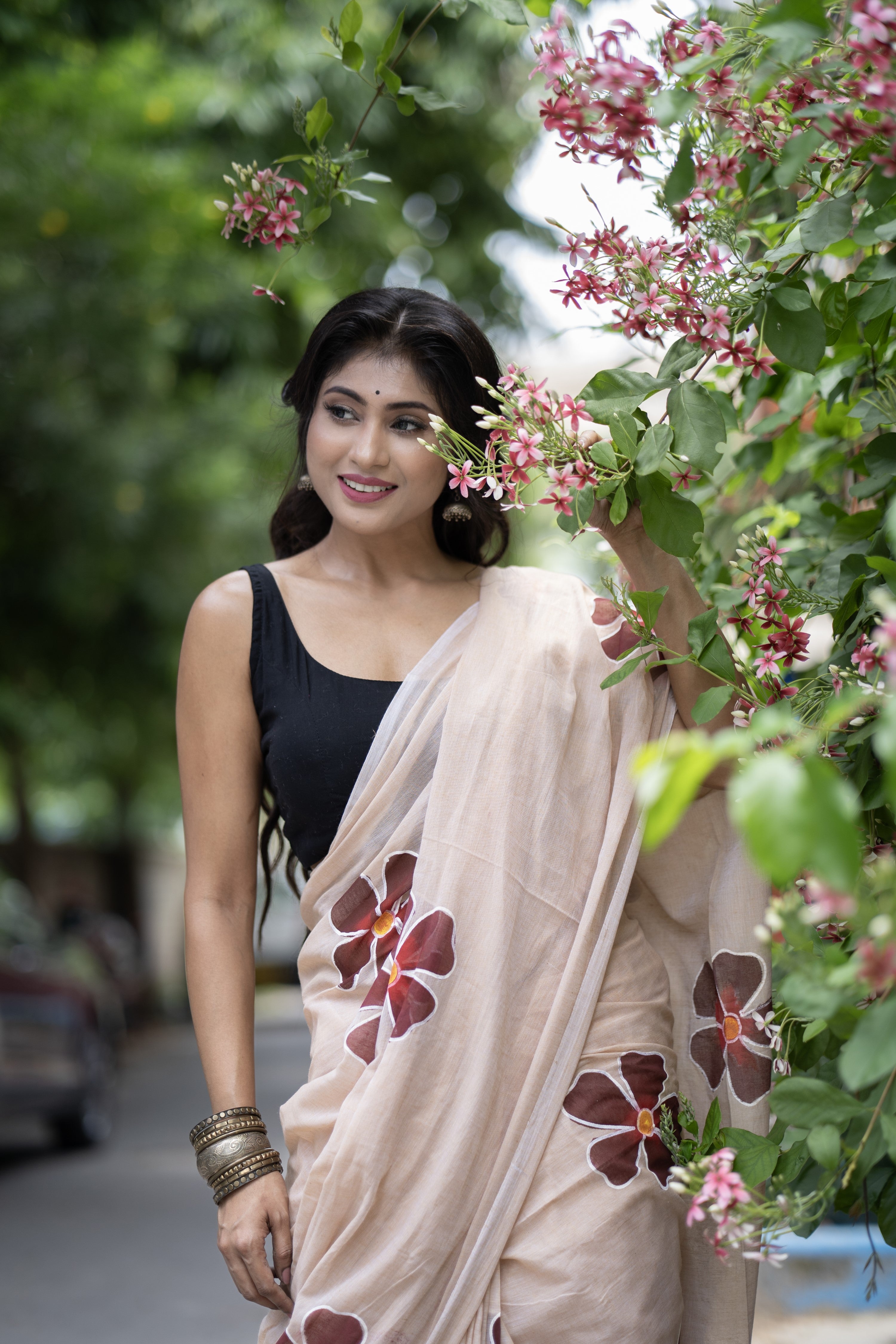 Cream Hand-Printed Floral Mulmul Cotton Saree