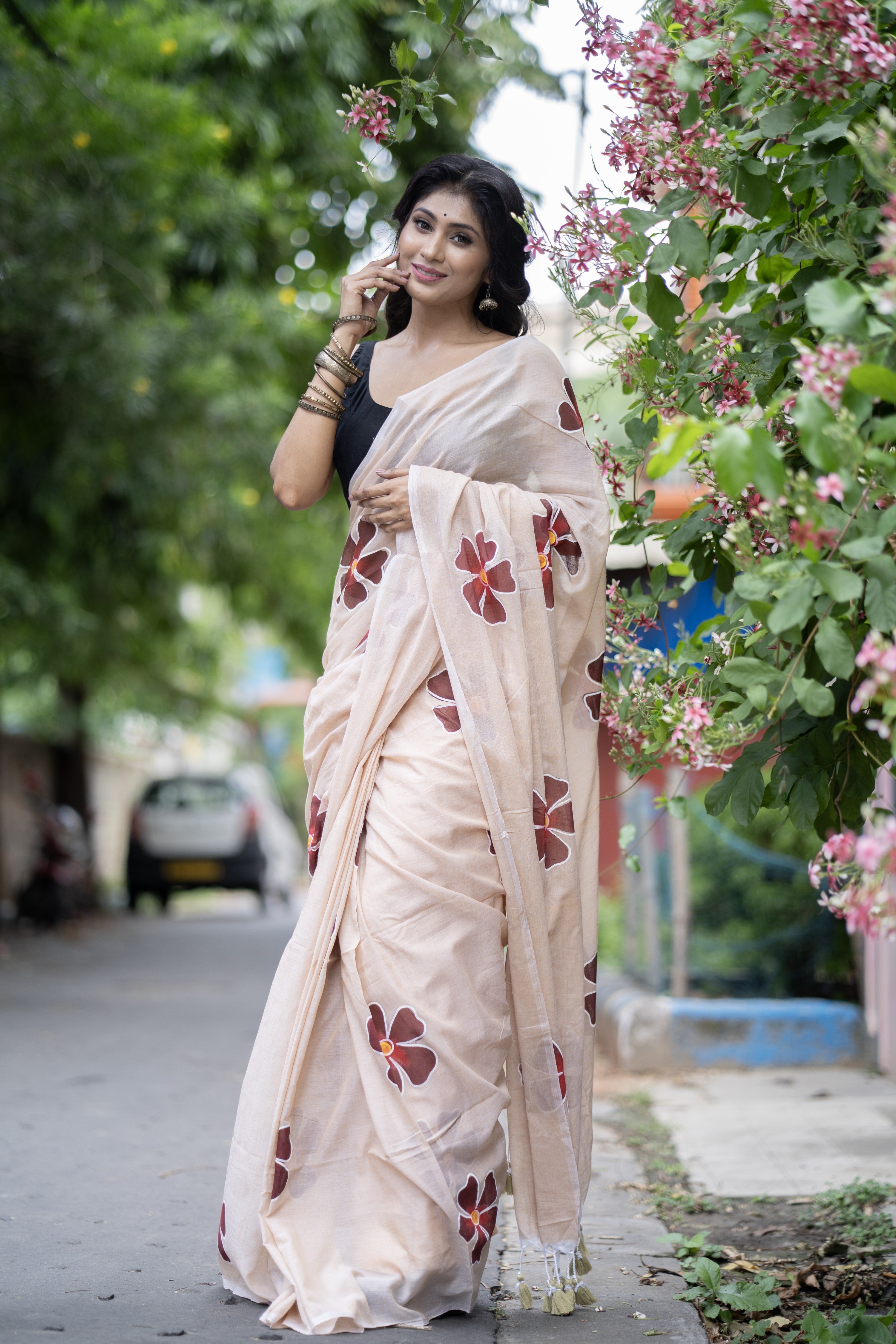 Cream Hand-Printed Floral Mulmul Cotton Saree