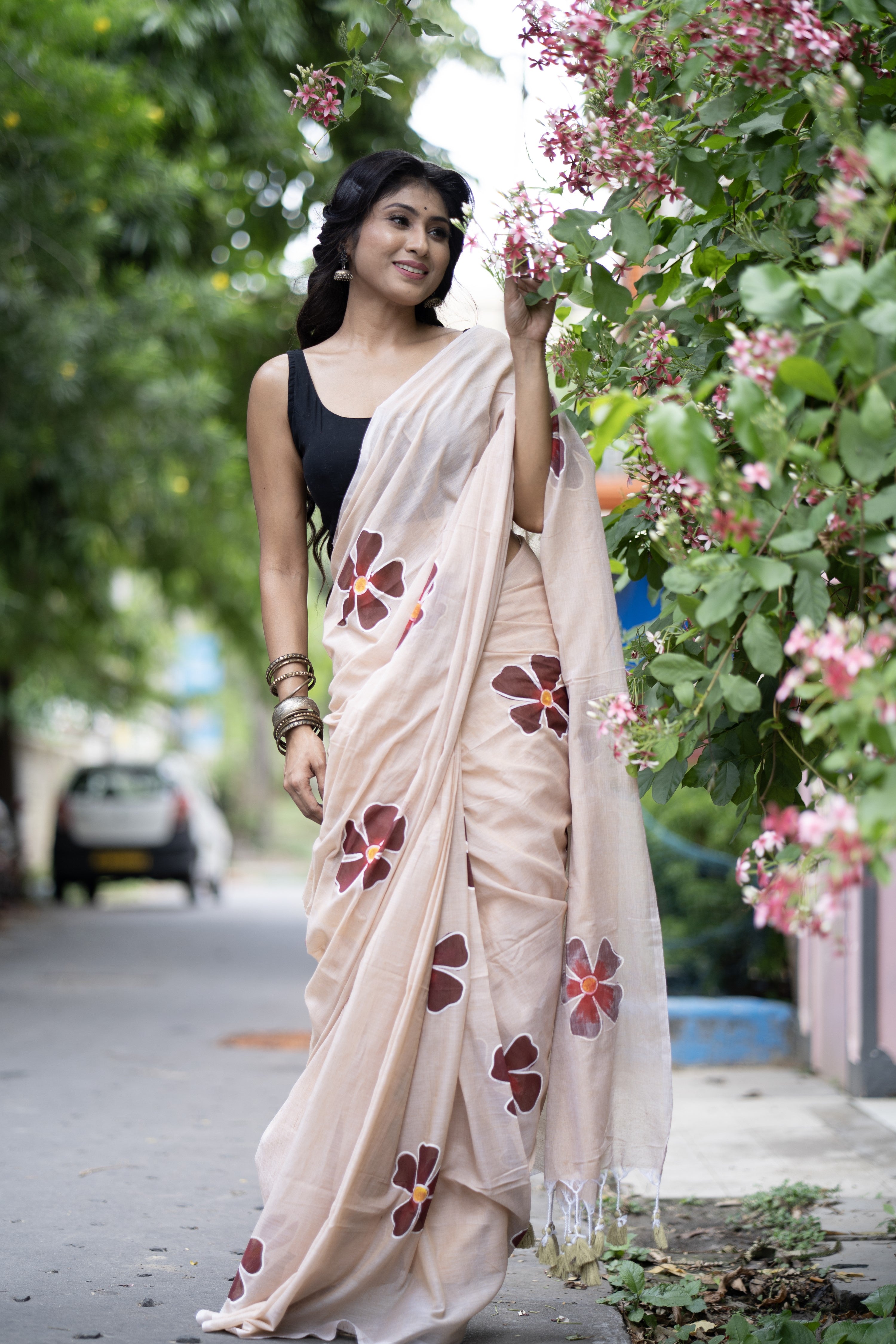 Cream Hand-Printed Floral Mulmul Cotton Saree