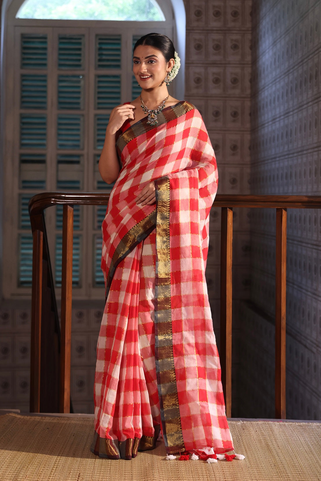 Red&White Box Check Mulmul Cotton Saree – Golden Zari