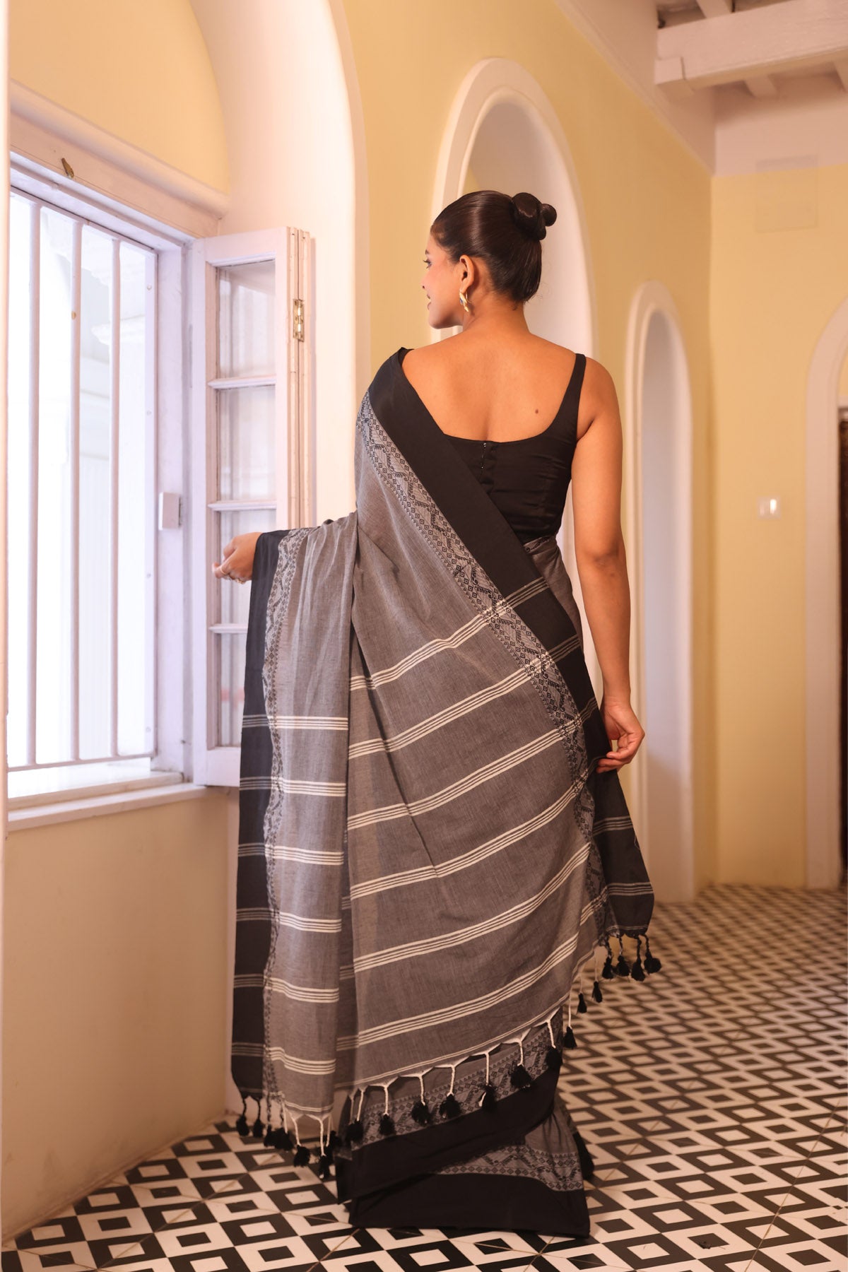 Grey Mulmul Cotton Saree with Hand Weaving Border & Blouse Piece
