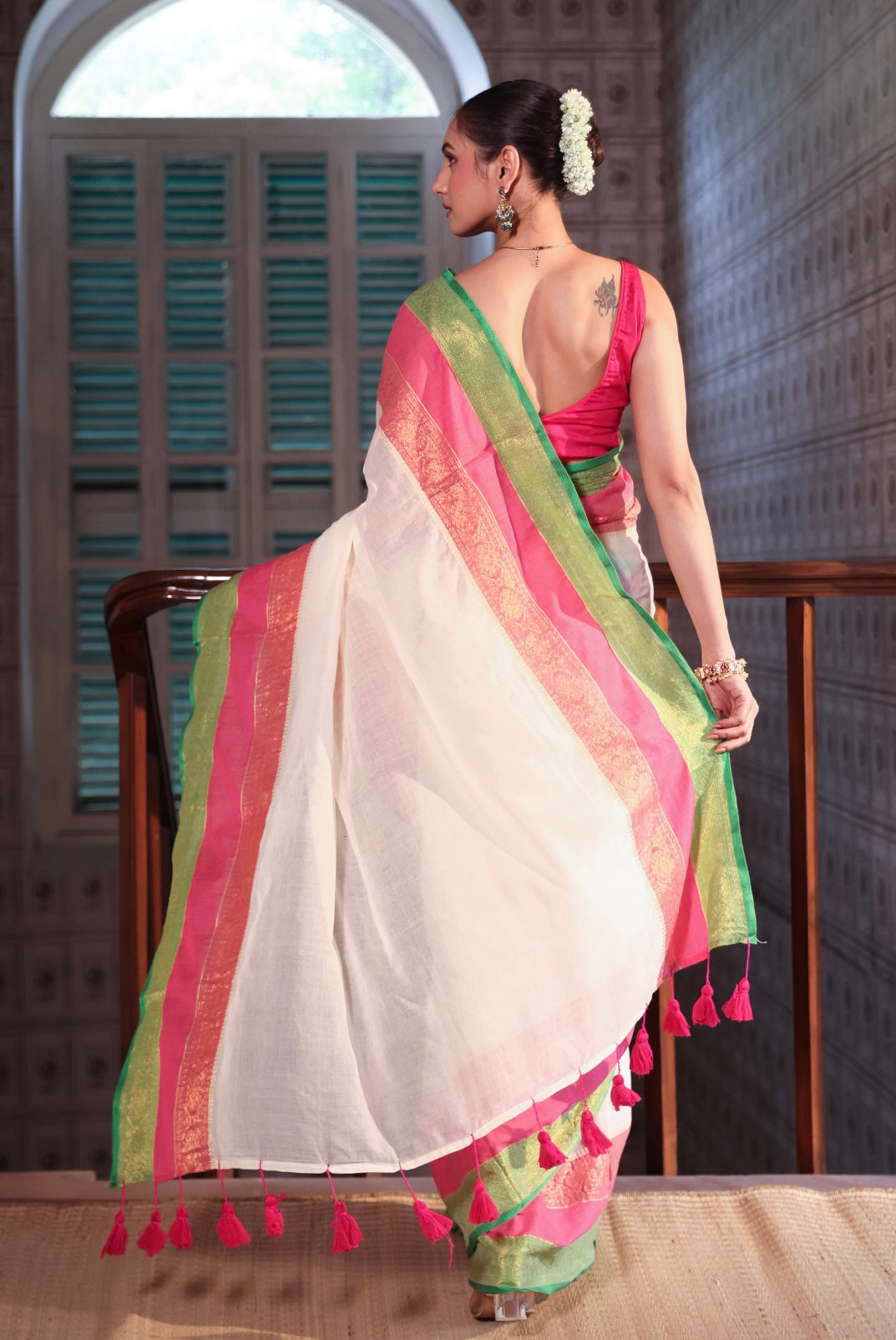Off white jari border mulmu cotton saree with blouse piece