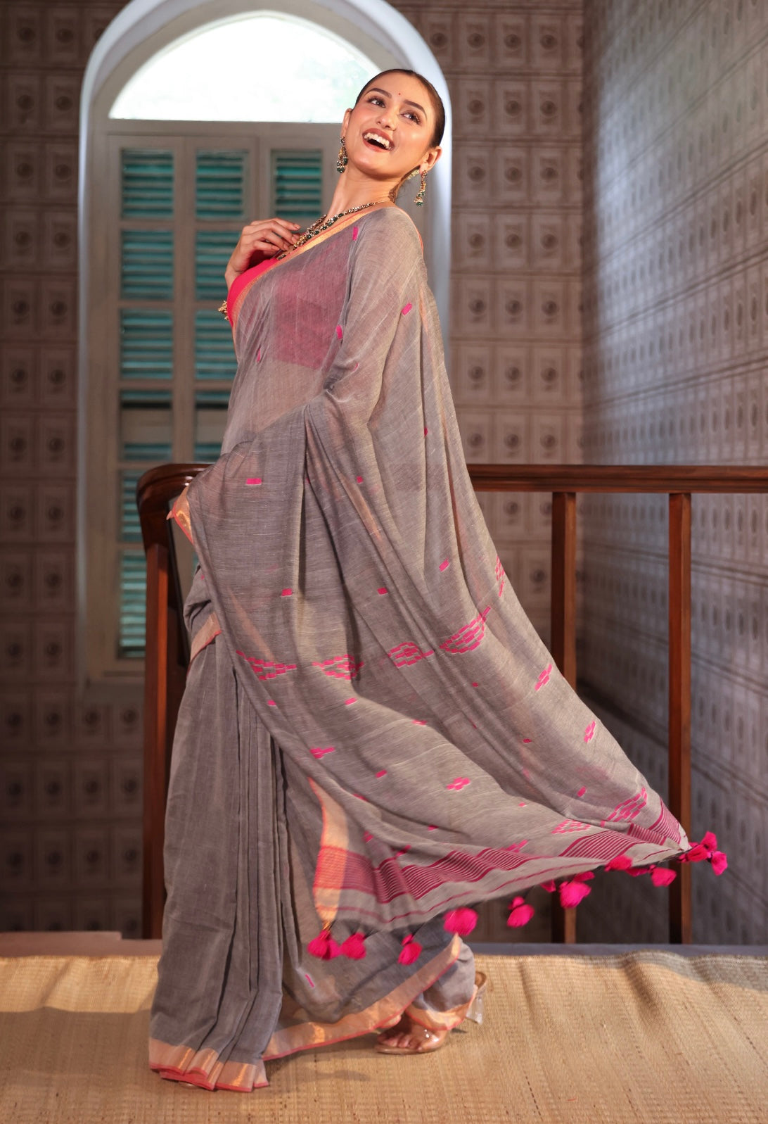 Grey Hand Weaving Mul Mul Cotton Saree