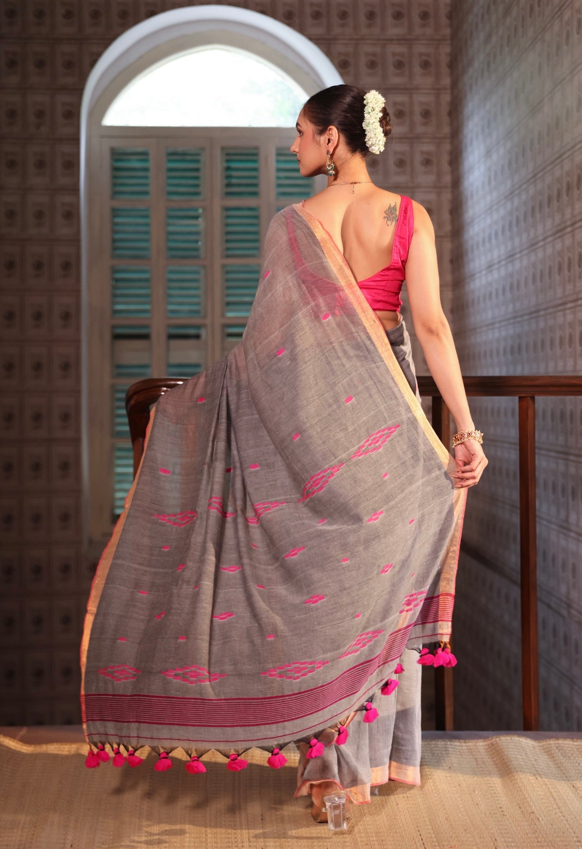 Grey Hand Weaving Mul Mul Cotton Saree