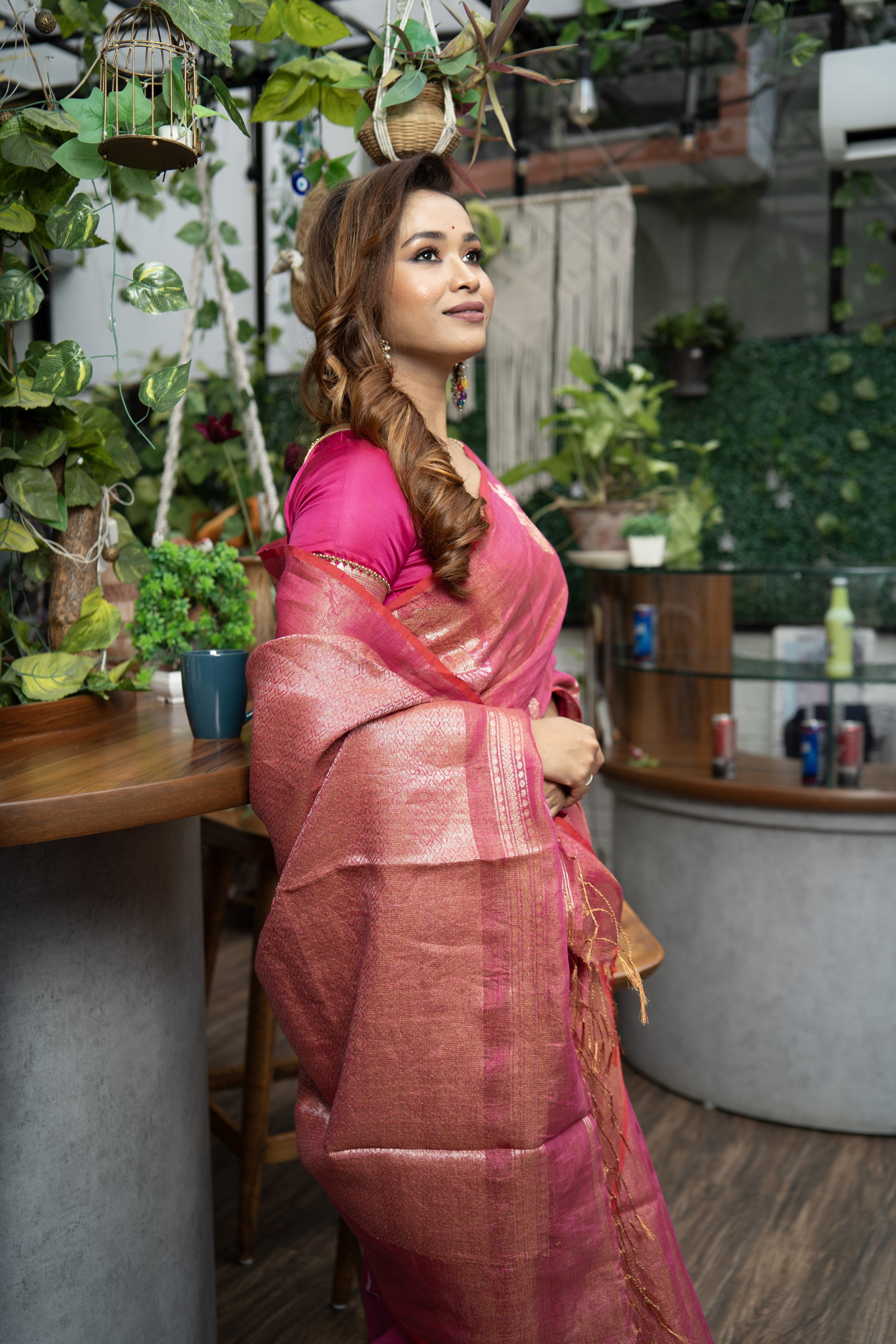 Strawberry pink flowers motive tissue linen saree